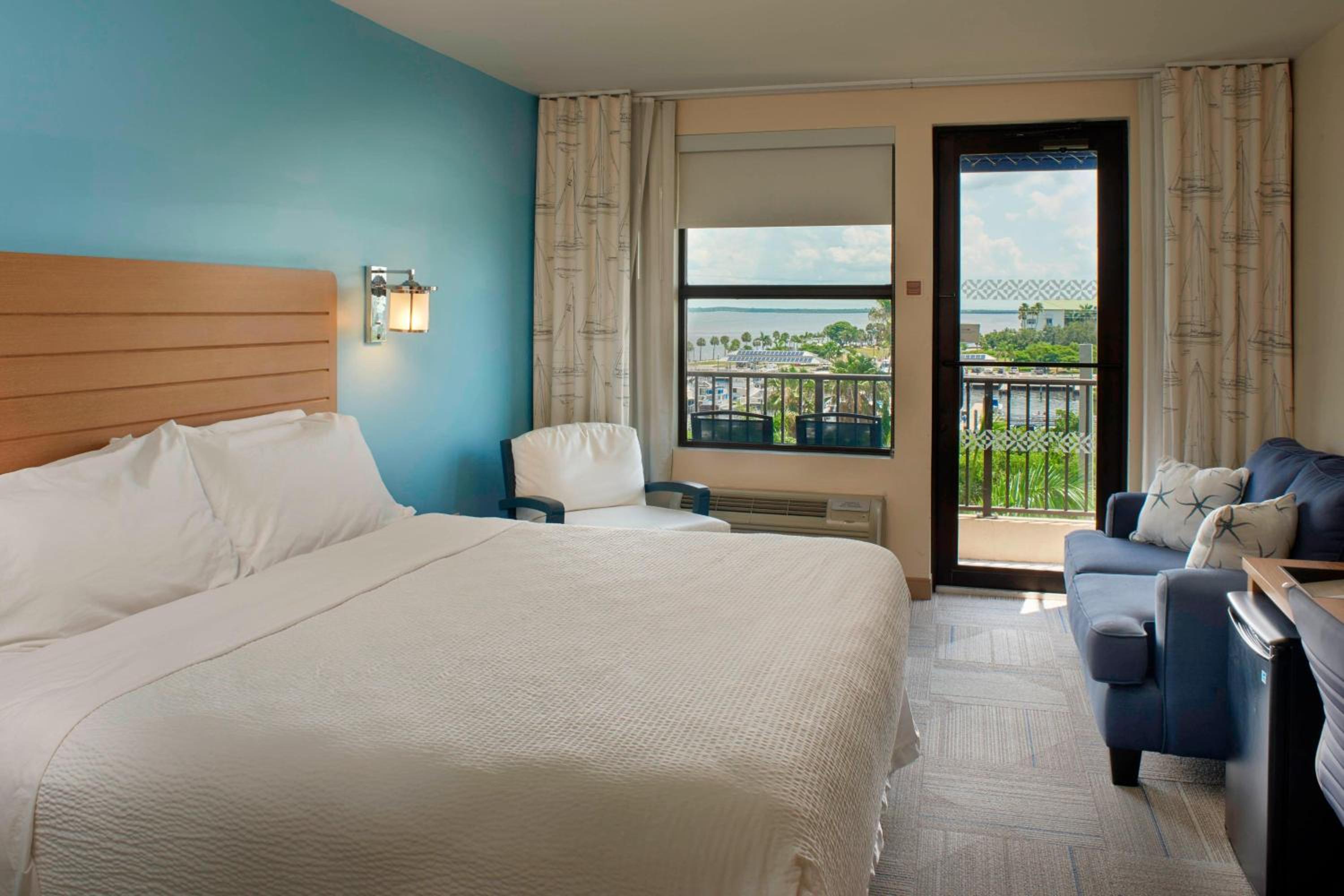 King Suite with Balcony - Marina View - Photo 1