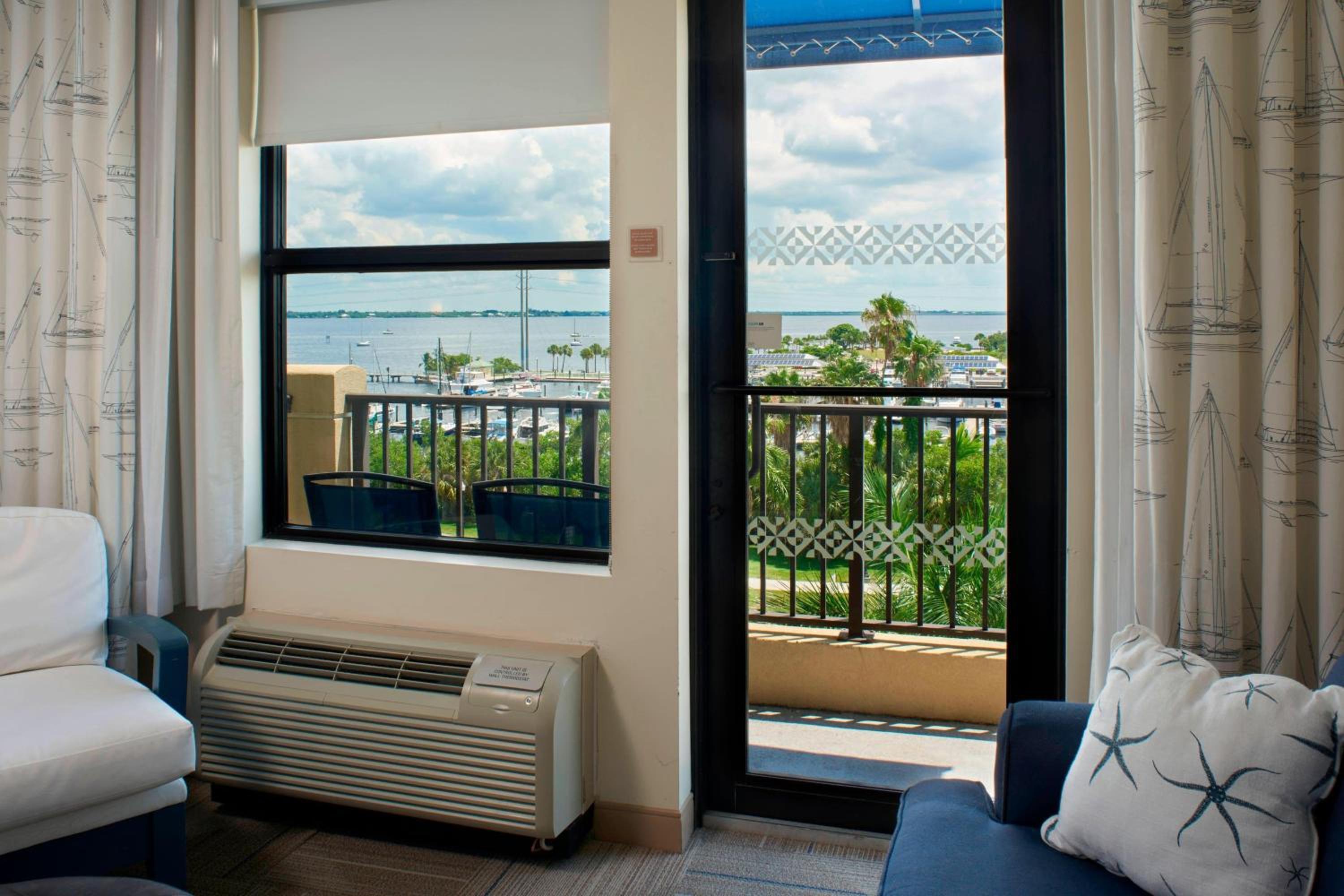 Two Queen Suite with Balcony - Water View - Photo 4