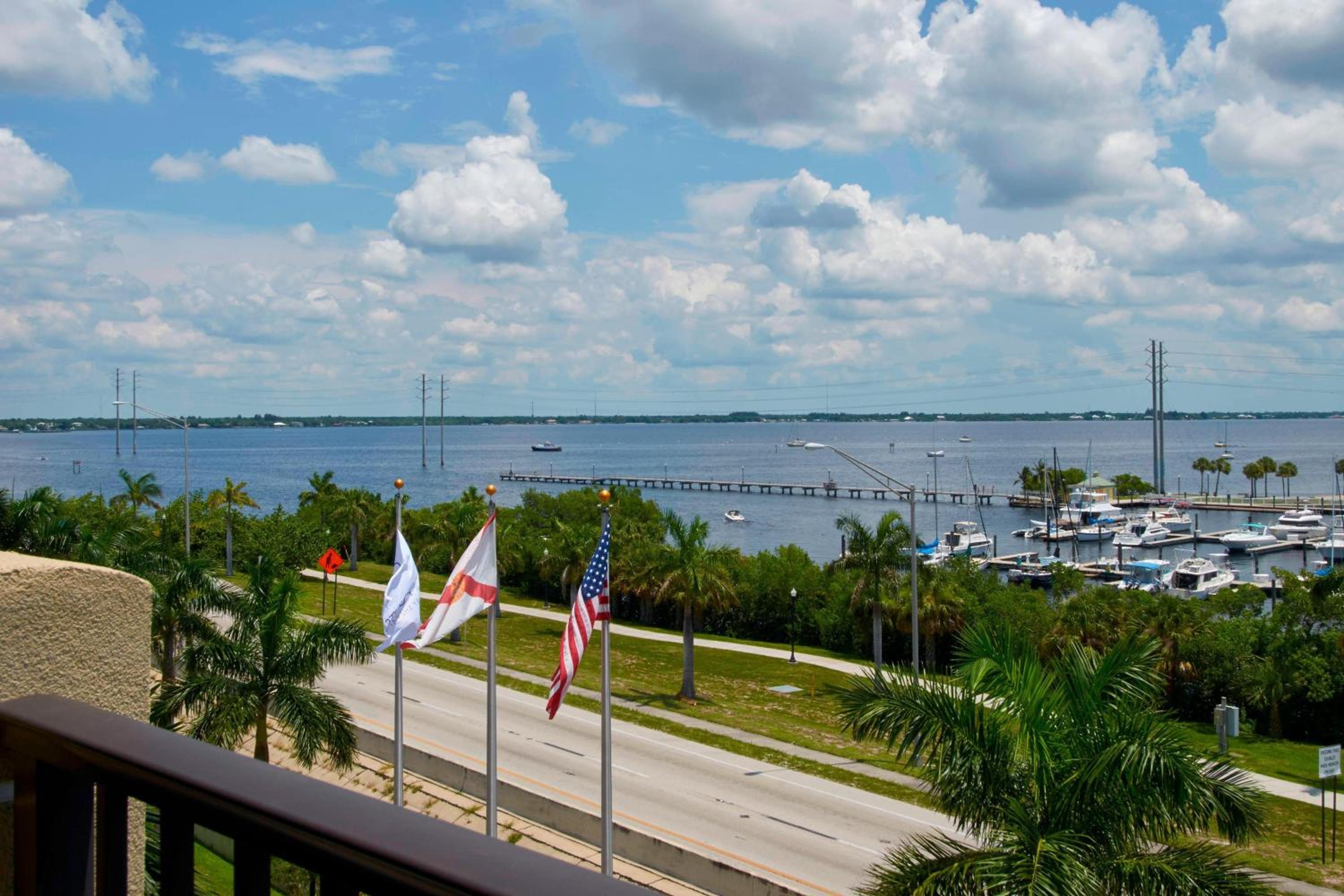Two Queen Suite with Balcony - Water View - Photo 8