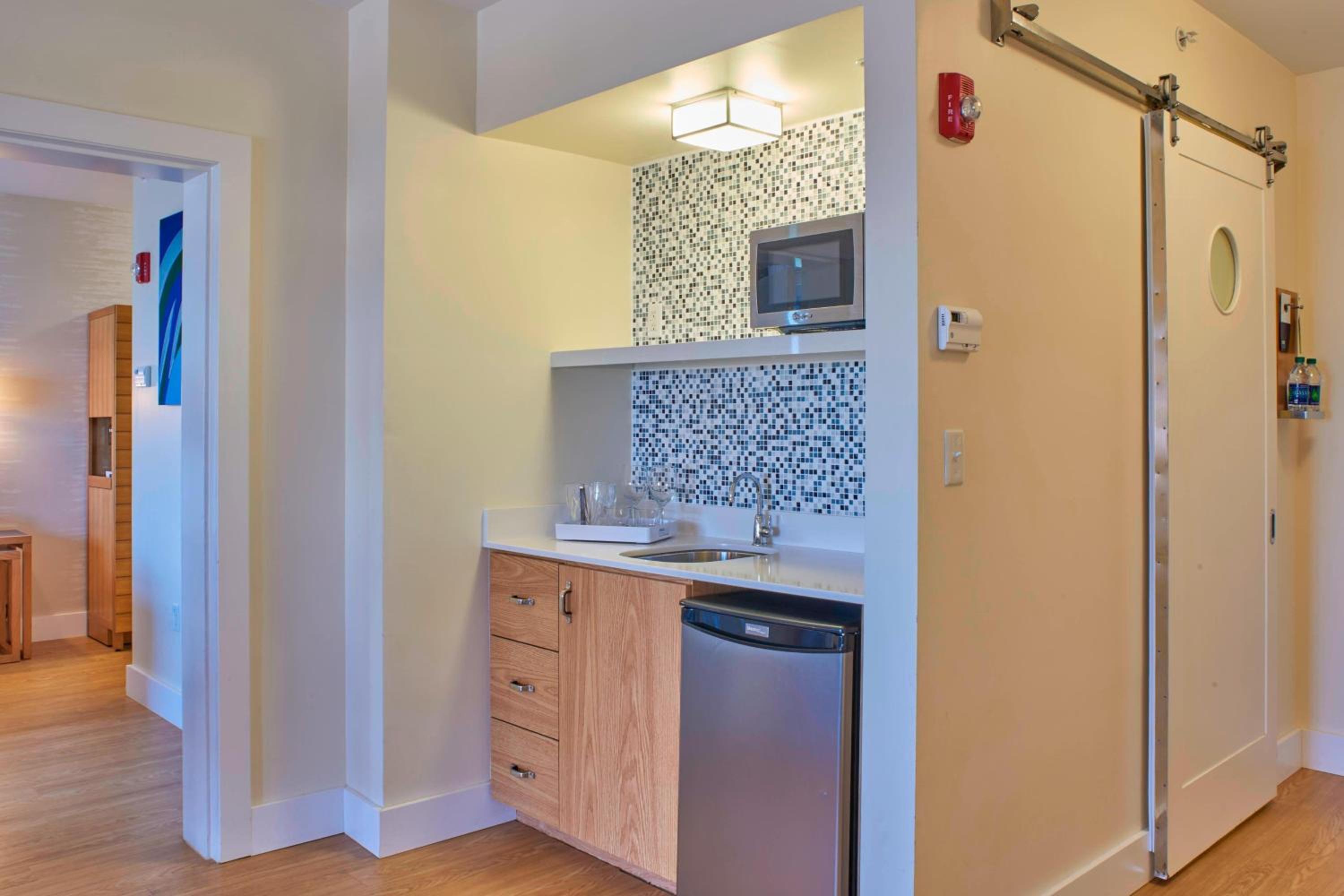 King Suite with Harbor View - Photo 11