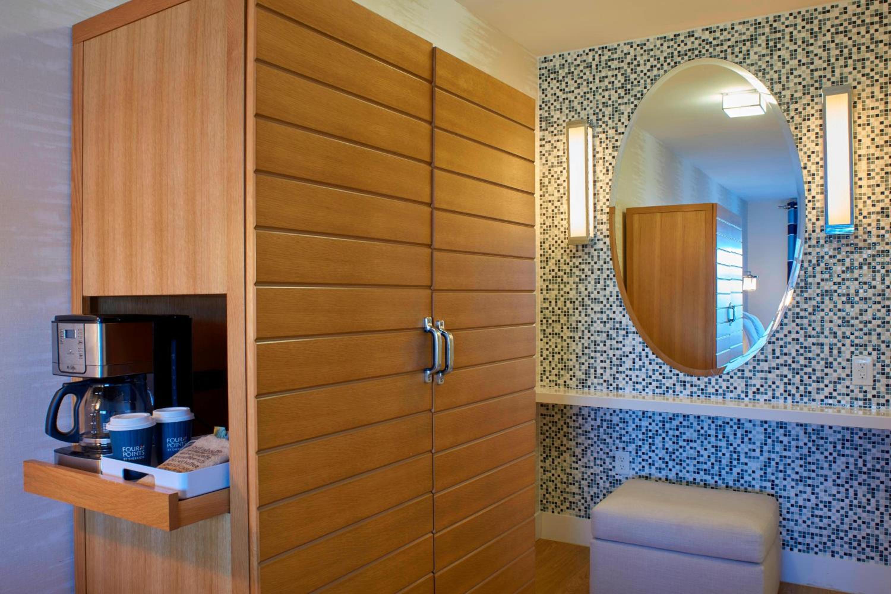 King Suite with Harbor View - Photo 8