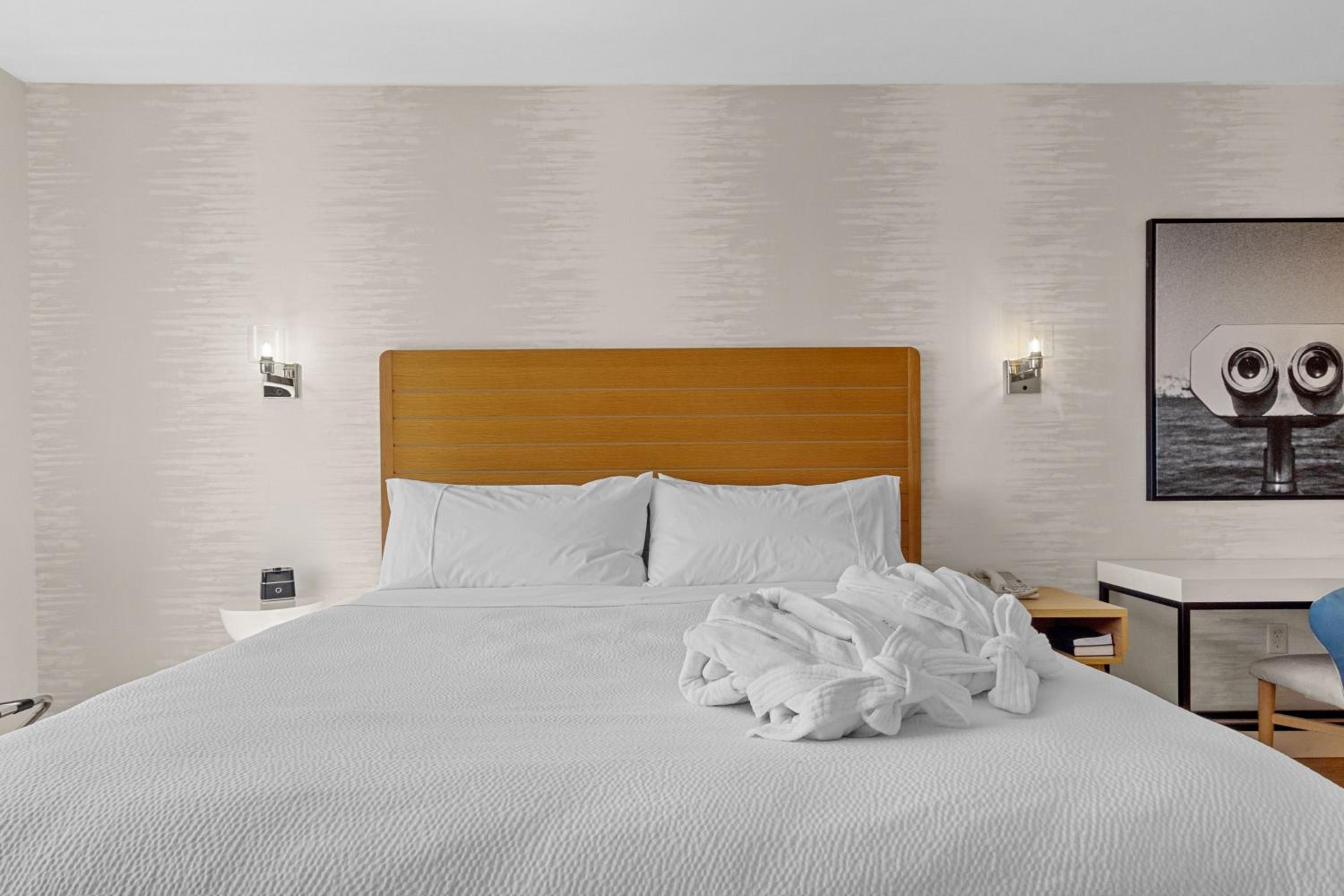 King Suite with Harbor View - Photo 9