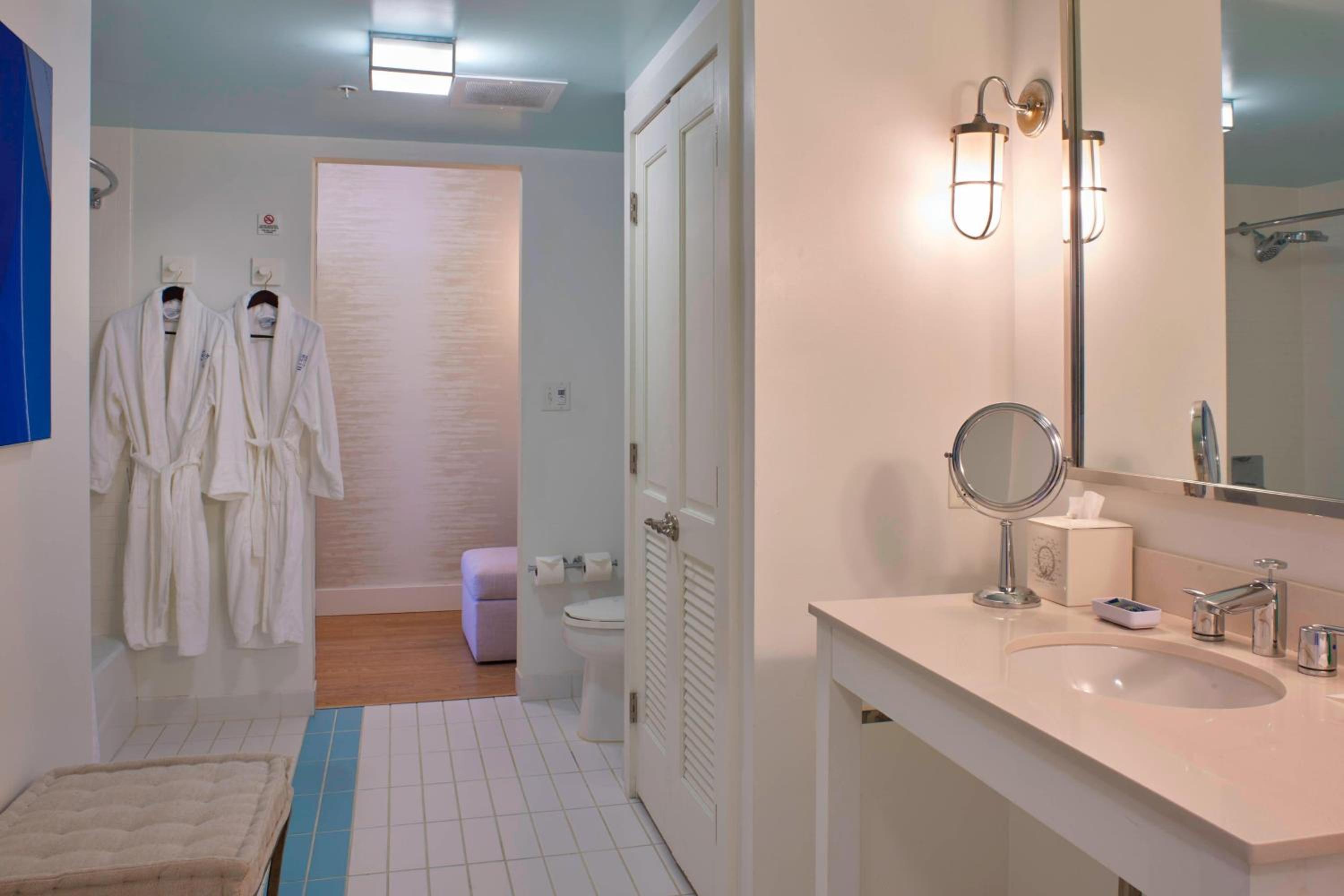 King Suite with Harbor View - Photo 6