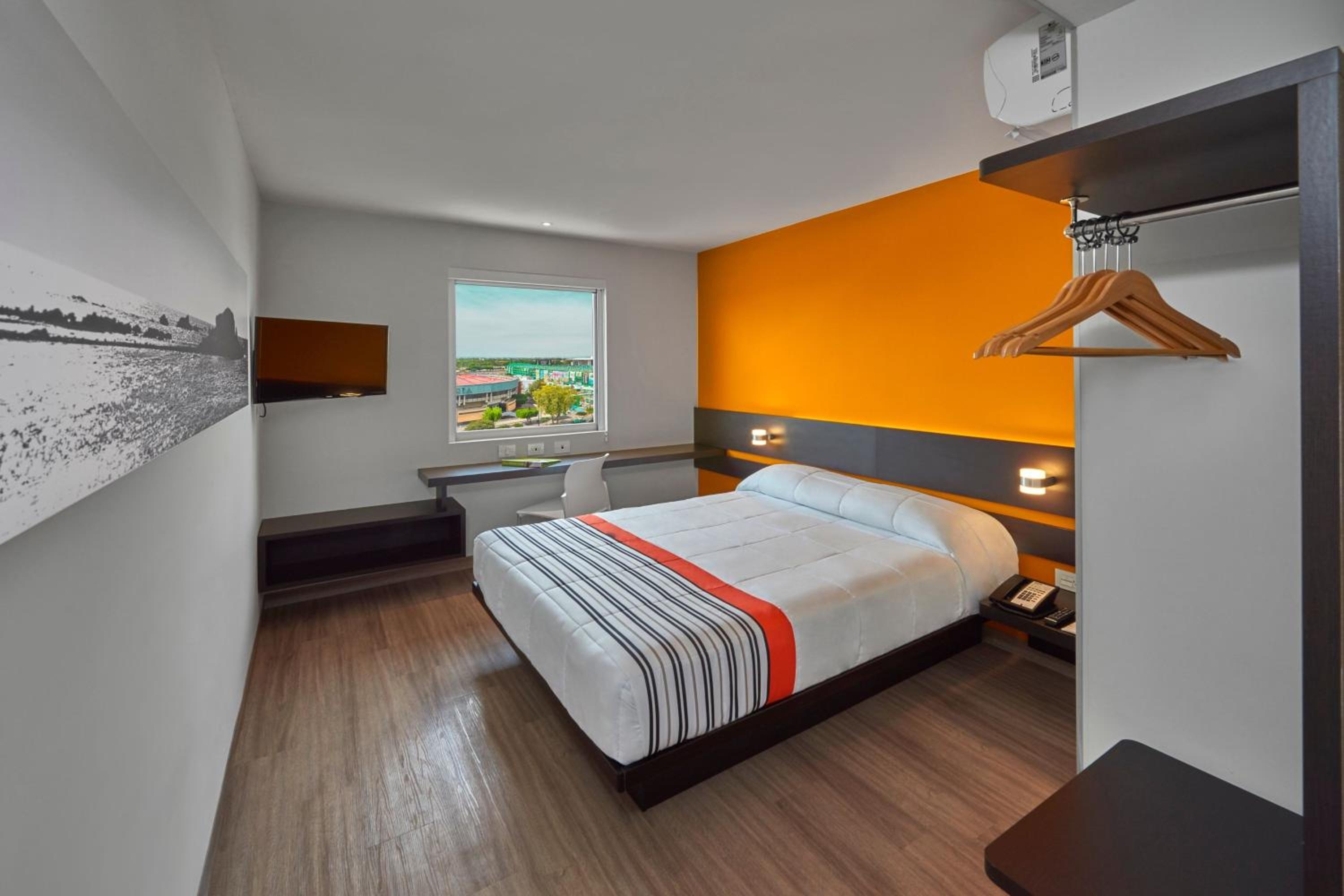 Queen Room - Photo 6