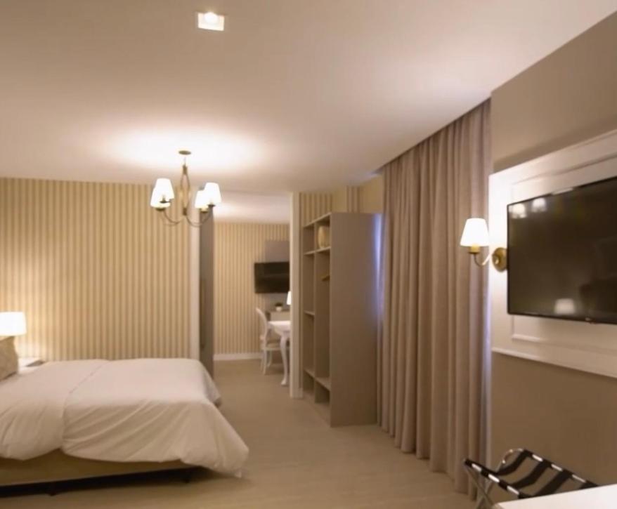 Deluxe Double Room (2 Adults + 1 Child)