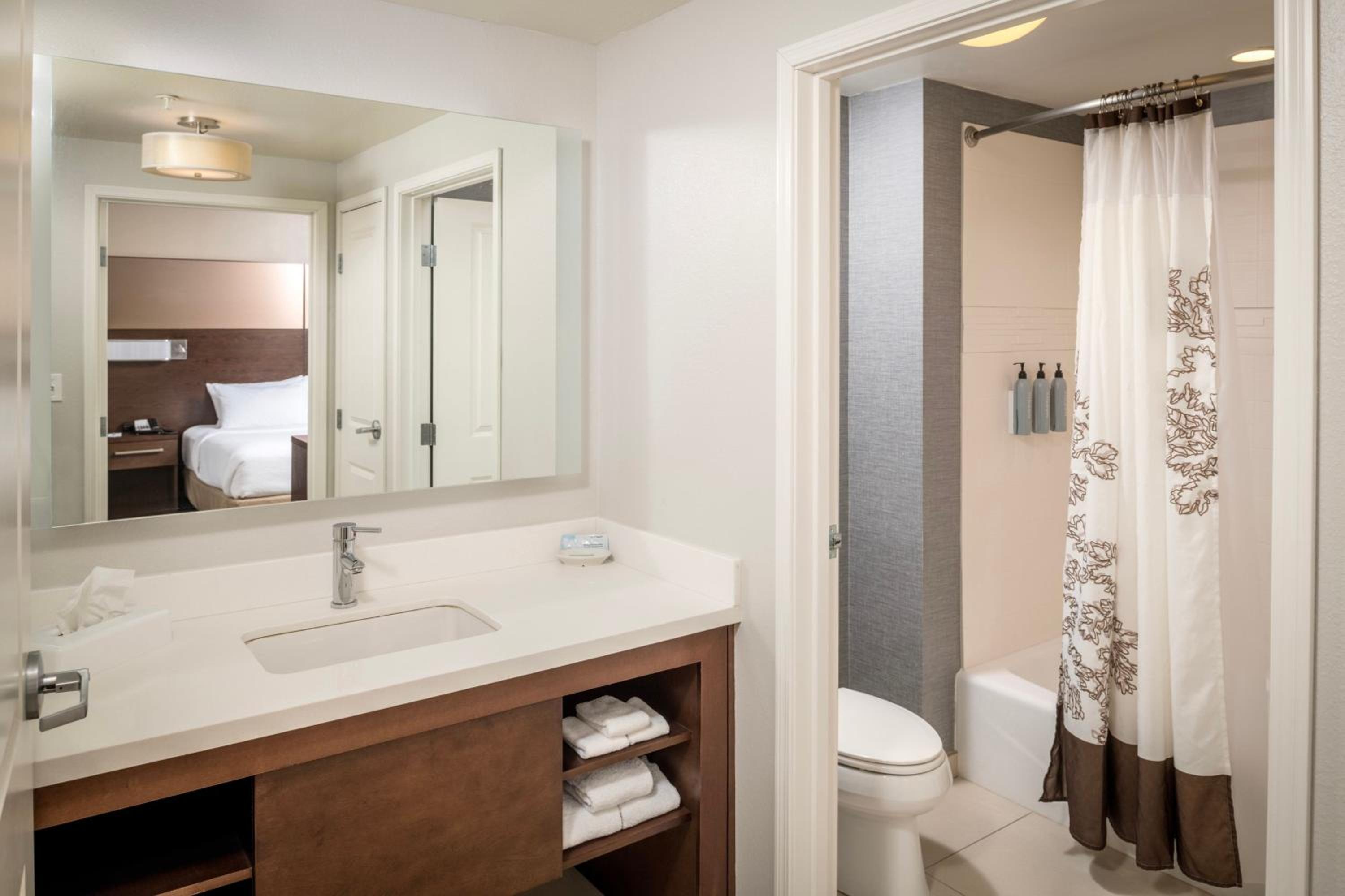 One-Bedroom Suite photo 3