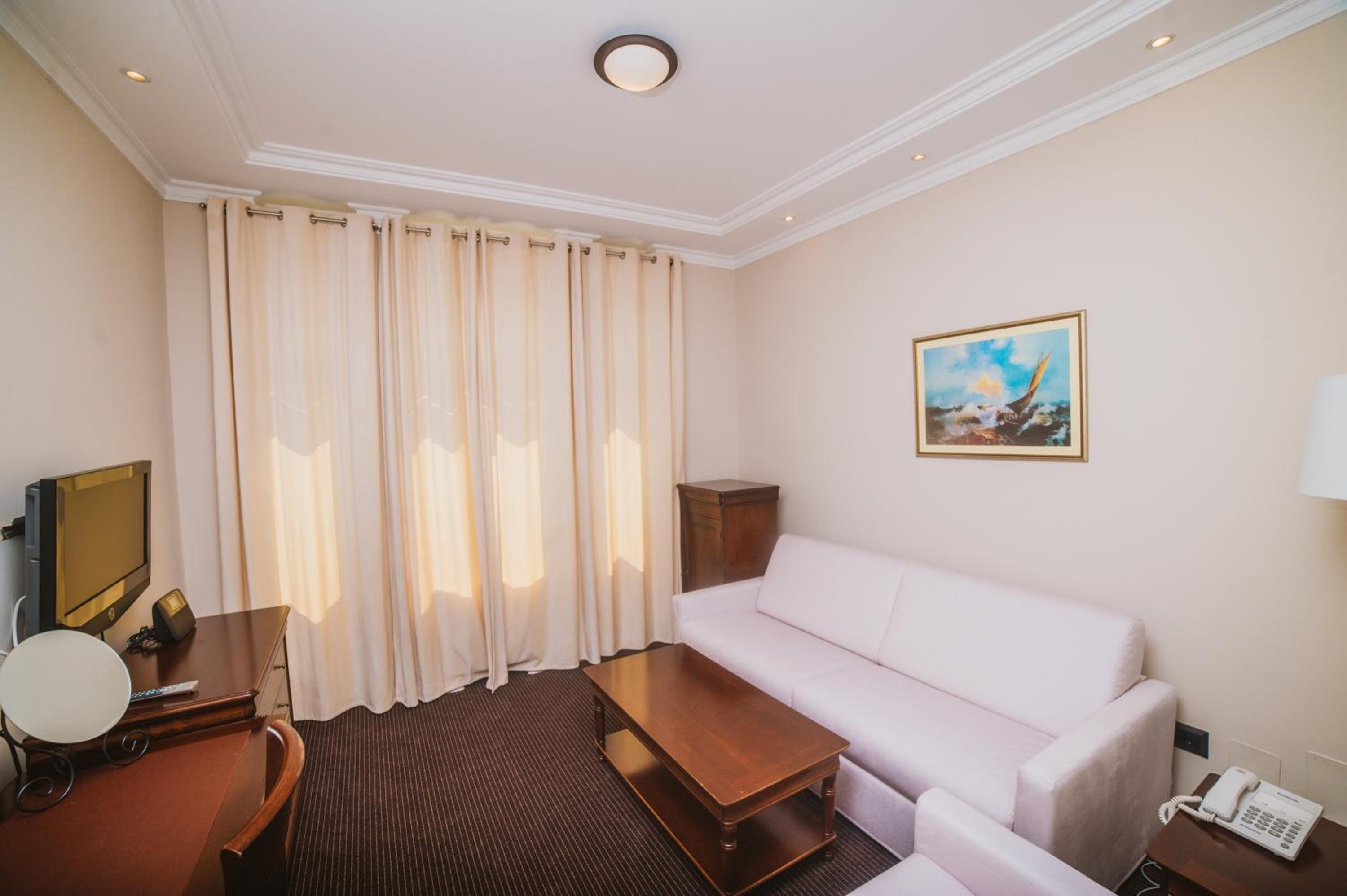 Superior Suite - Photo 3