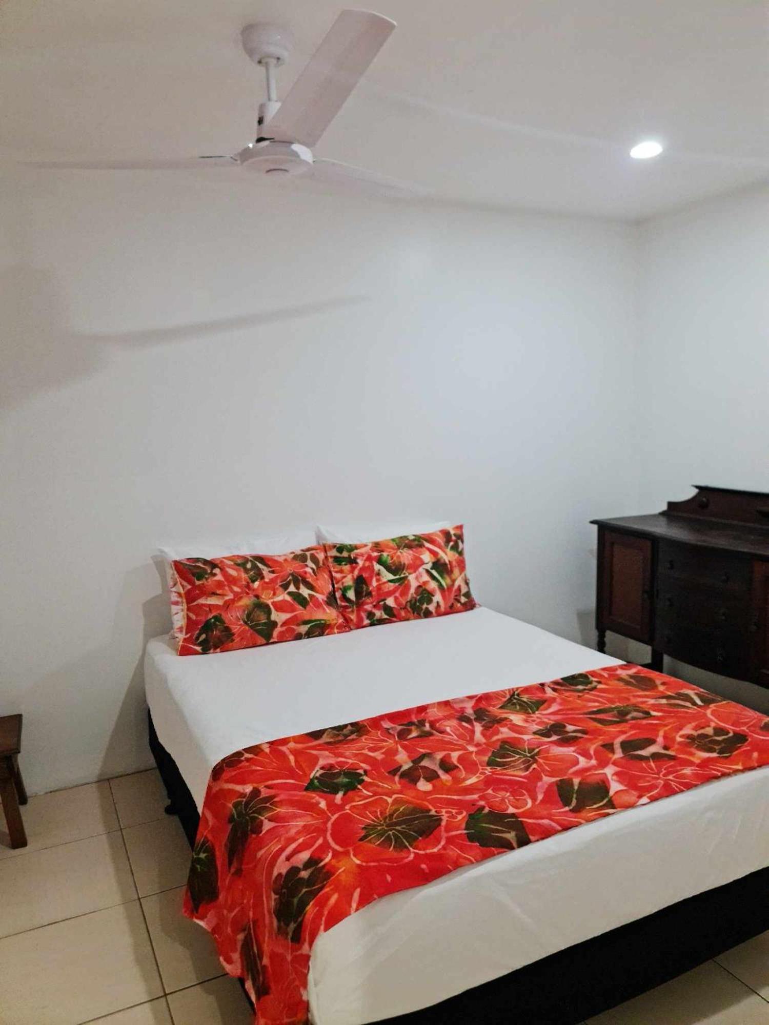 Three-Bedroom House photo 2