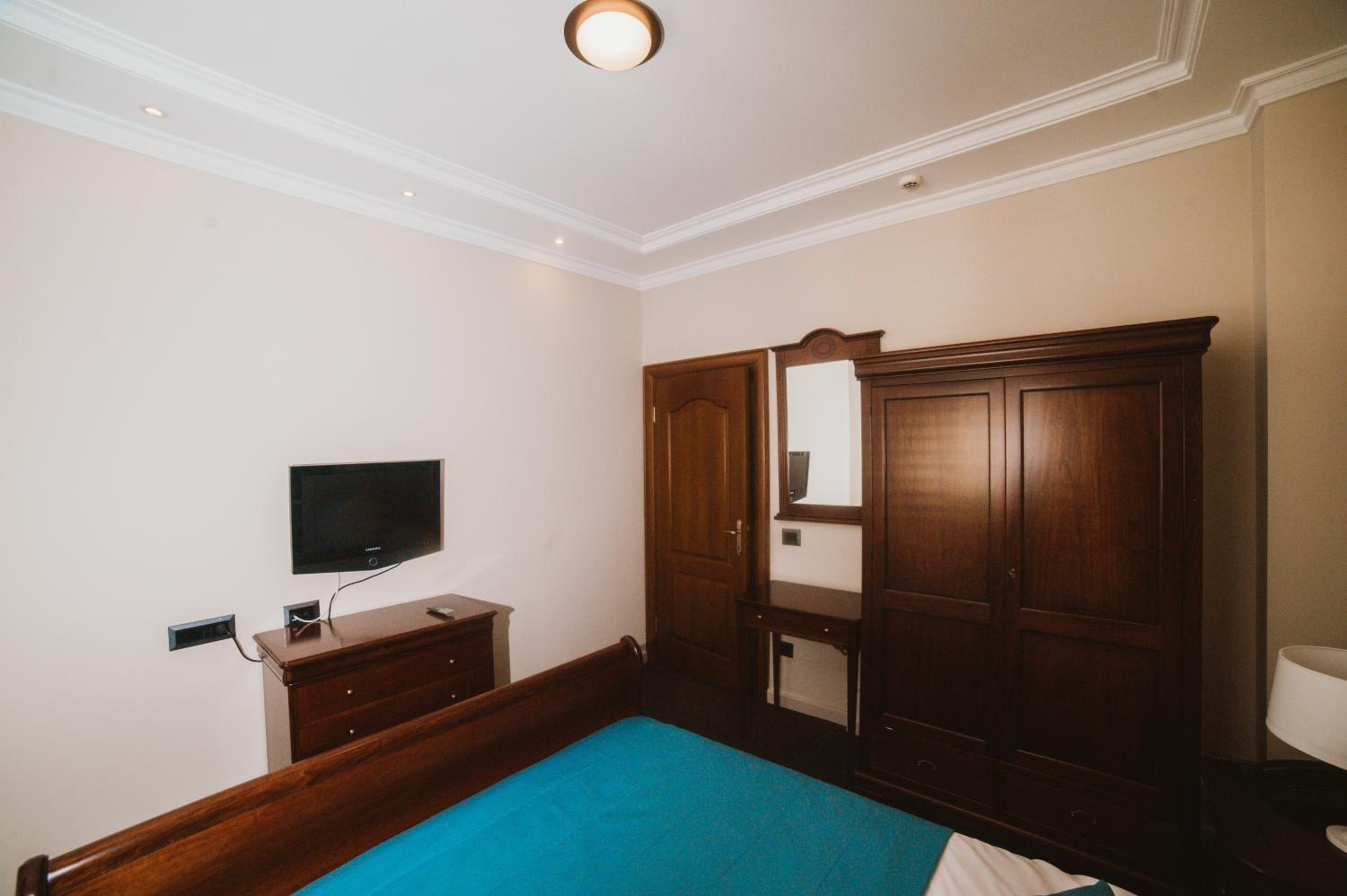 Superior Suite - Photo 4