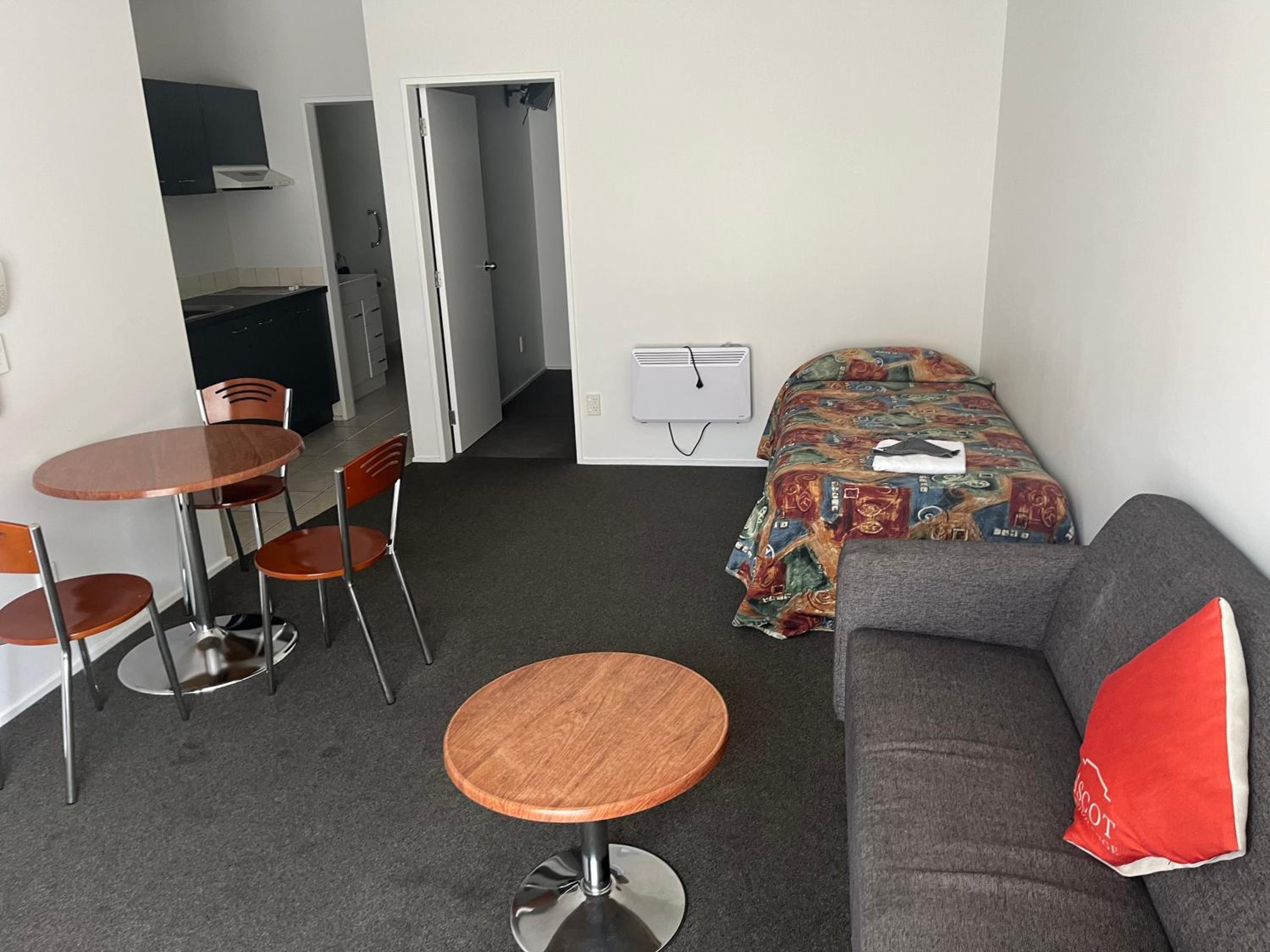 One-Bedroom Suite - Photo 3