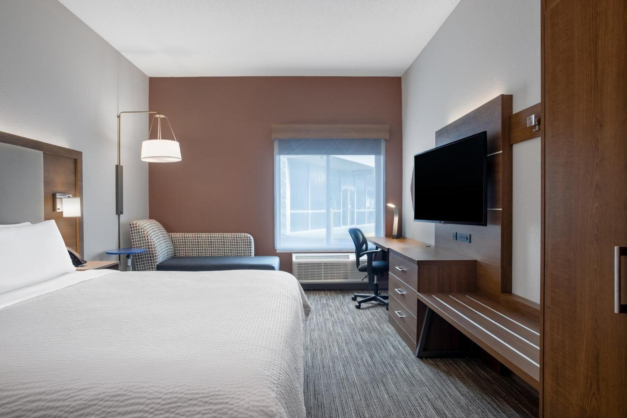 Standard King Room - Photo 4
