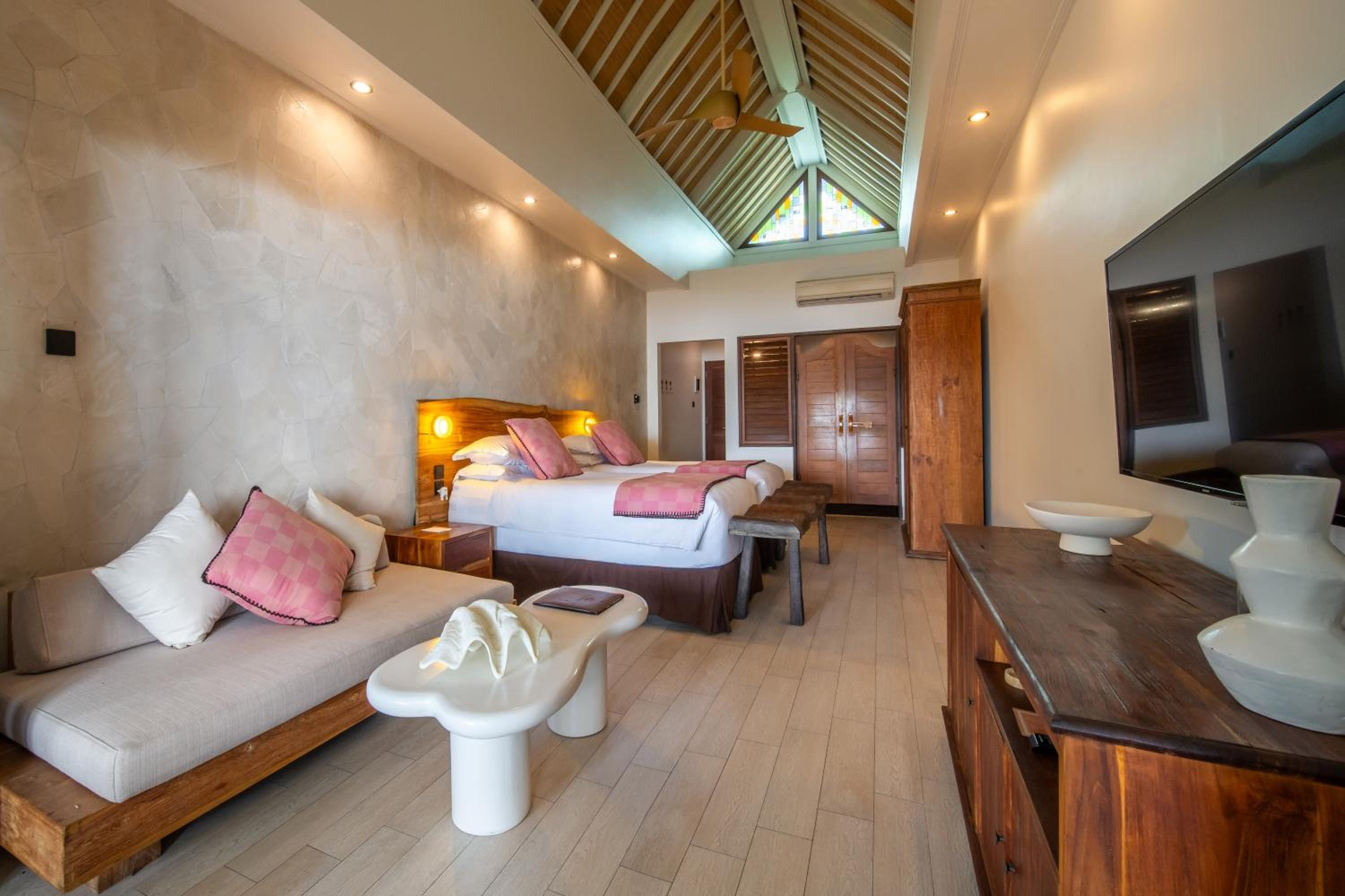 Deluxe Double or Twin Room with Ocean View photo 2