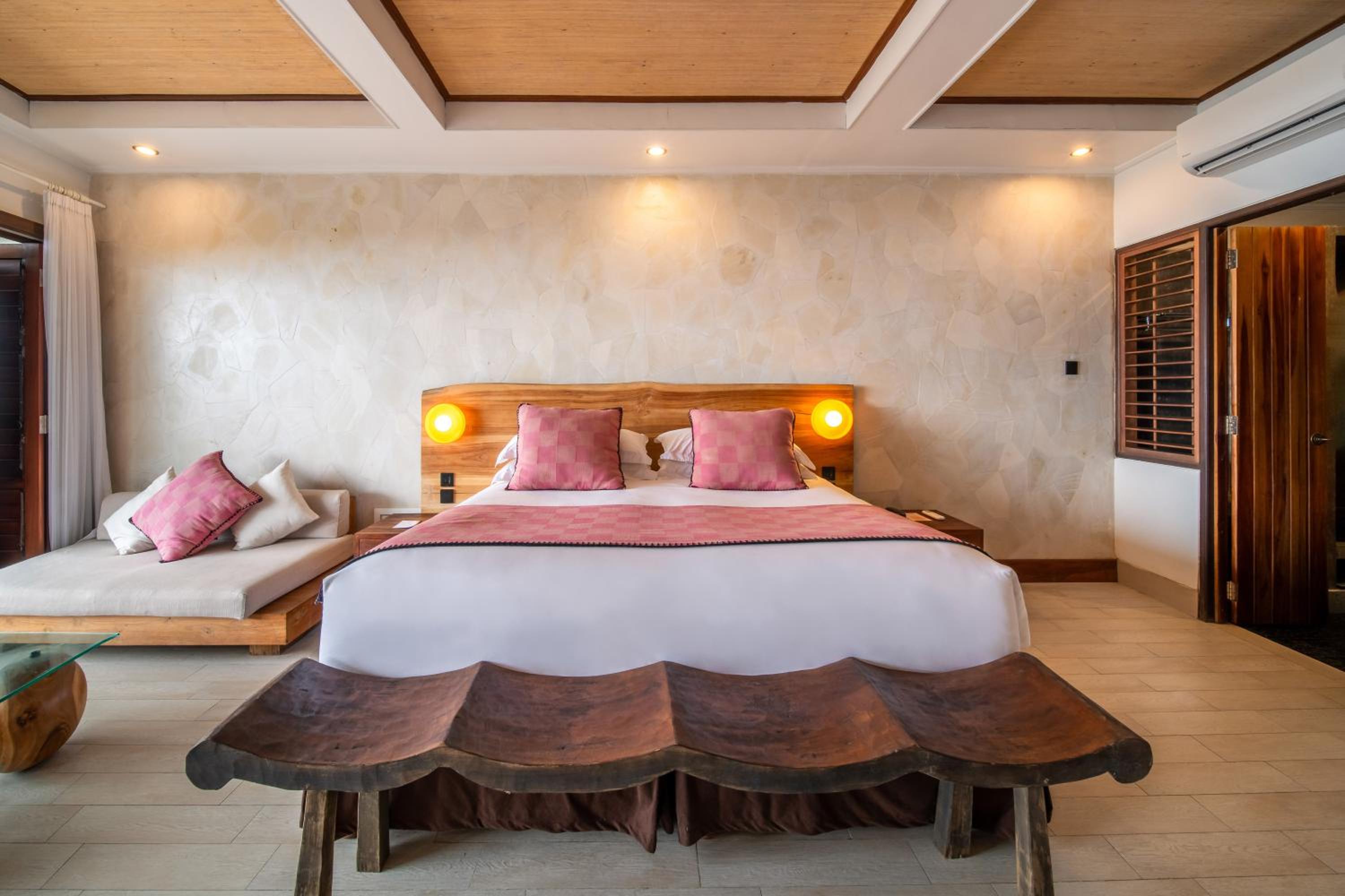 Family Suite with Ocean View - Photo 1