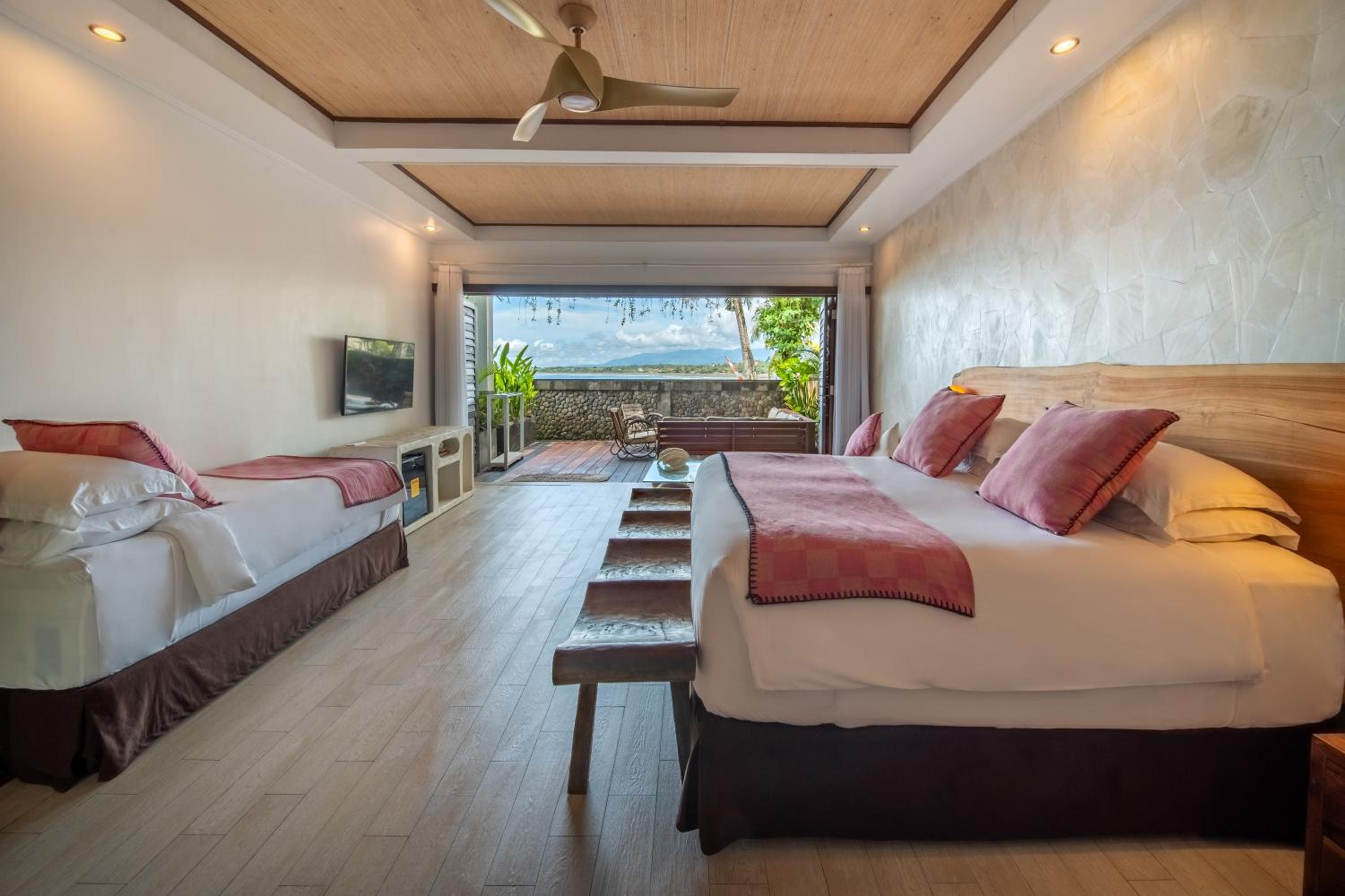 Family Suite with Ocean View - Photo 13