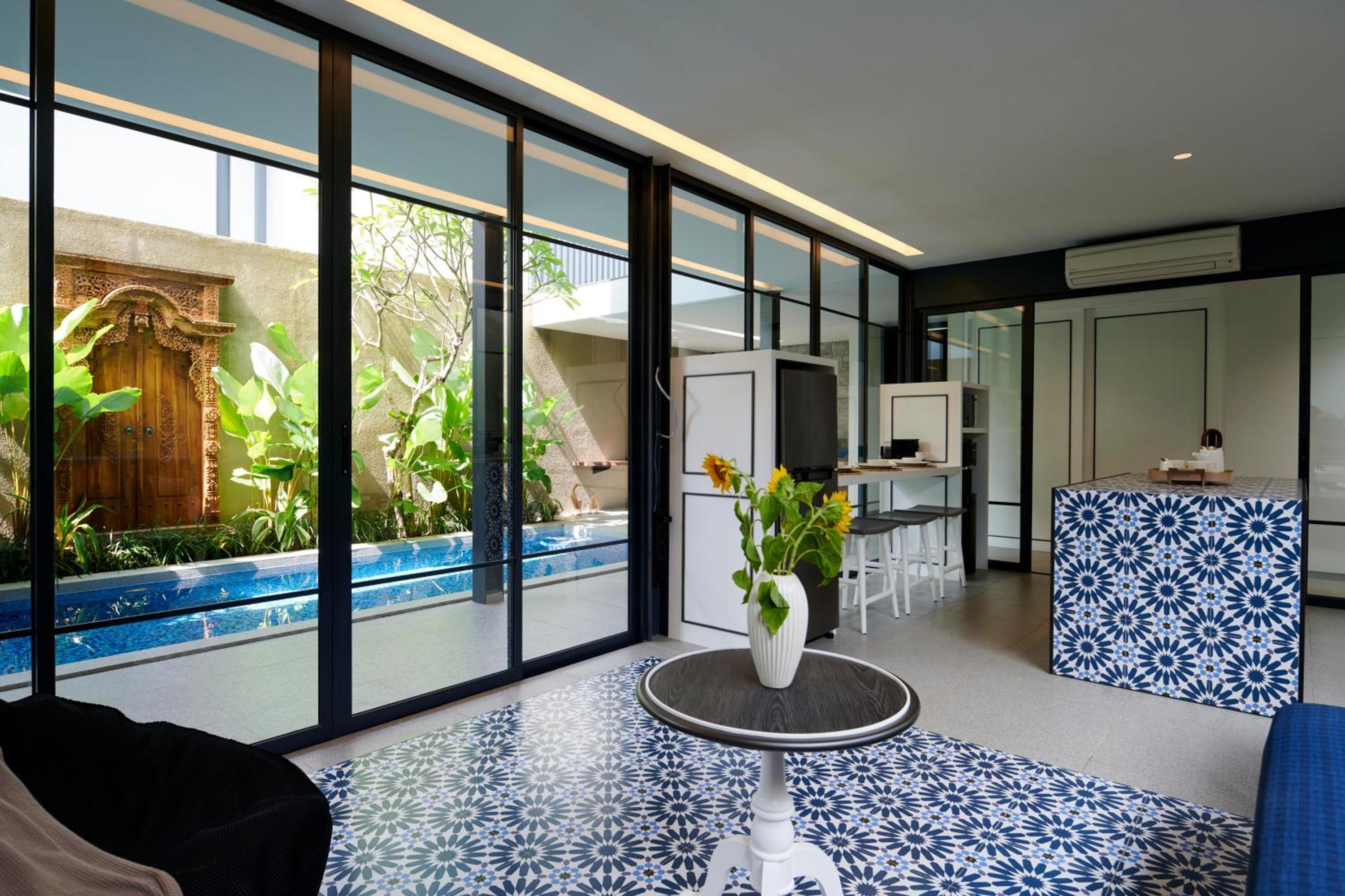 Family Room - Photo 23