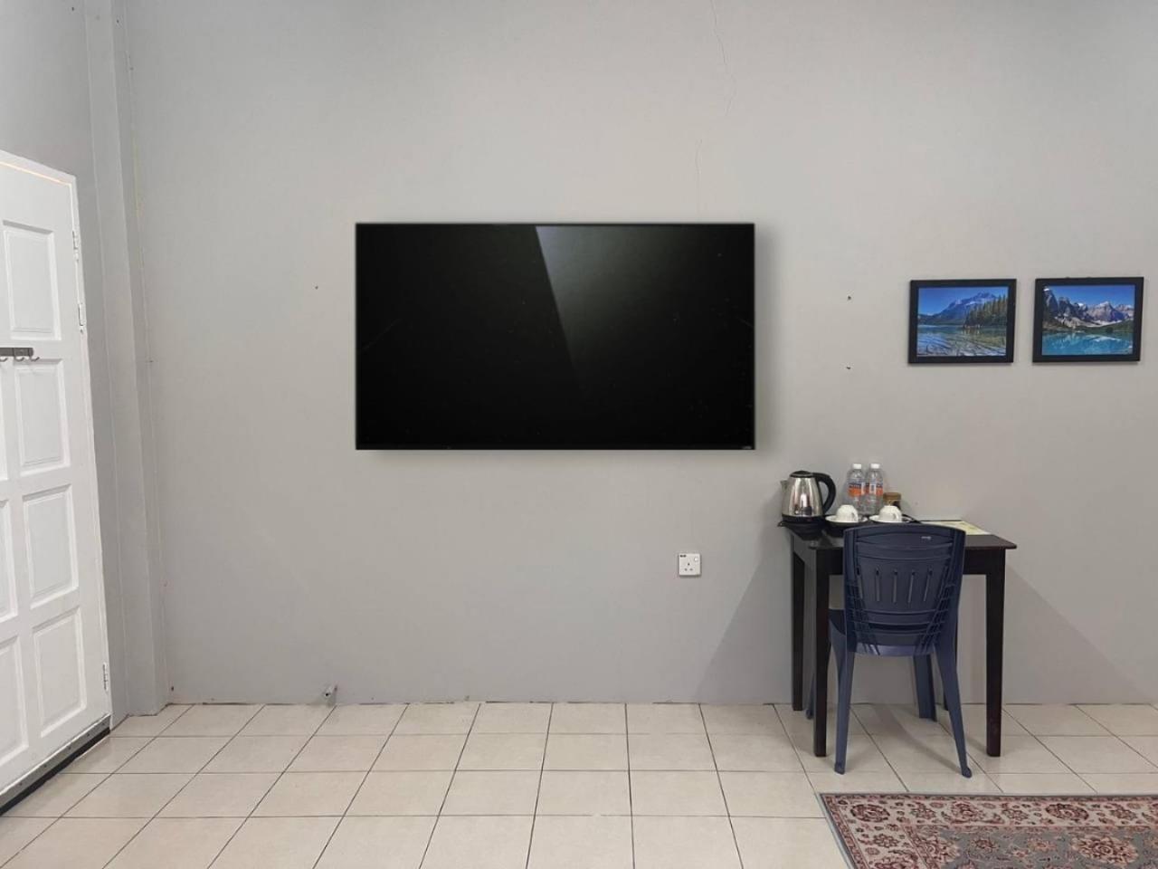 Family Room - Photo 2