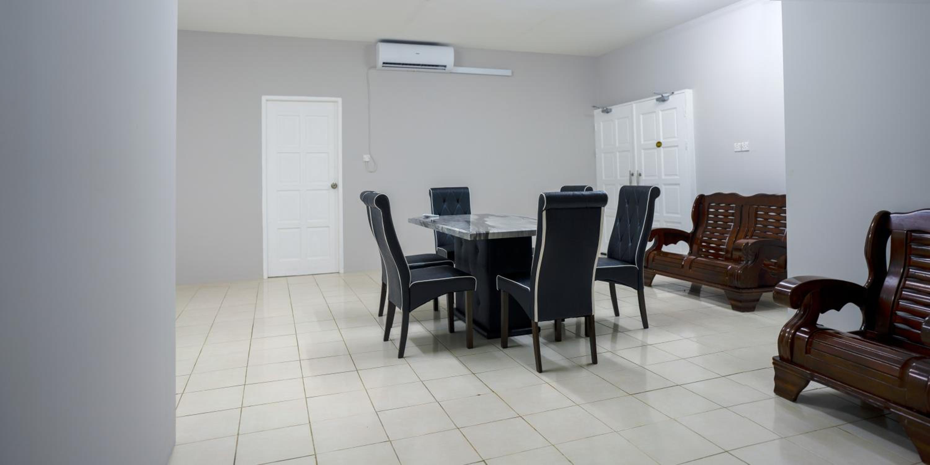 Family Room - Photo 8