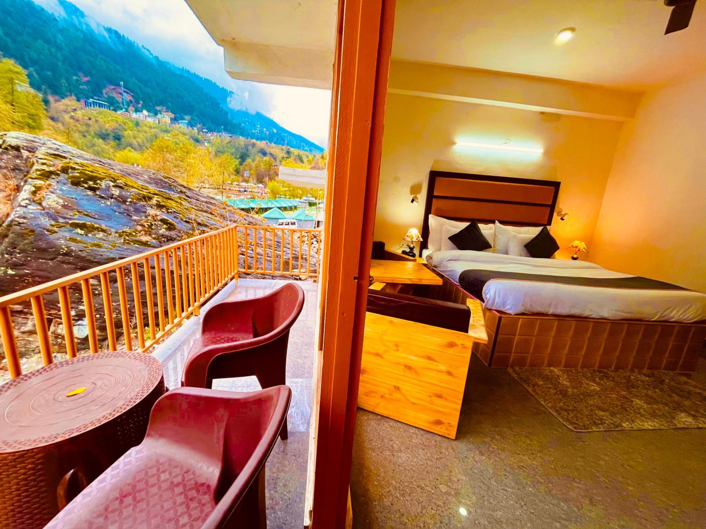 King Room With Balcony
