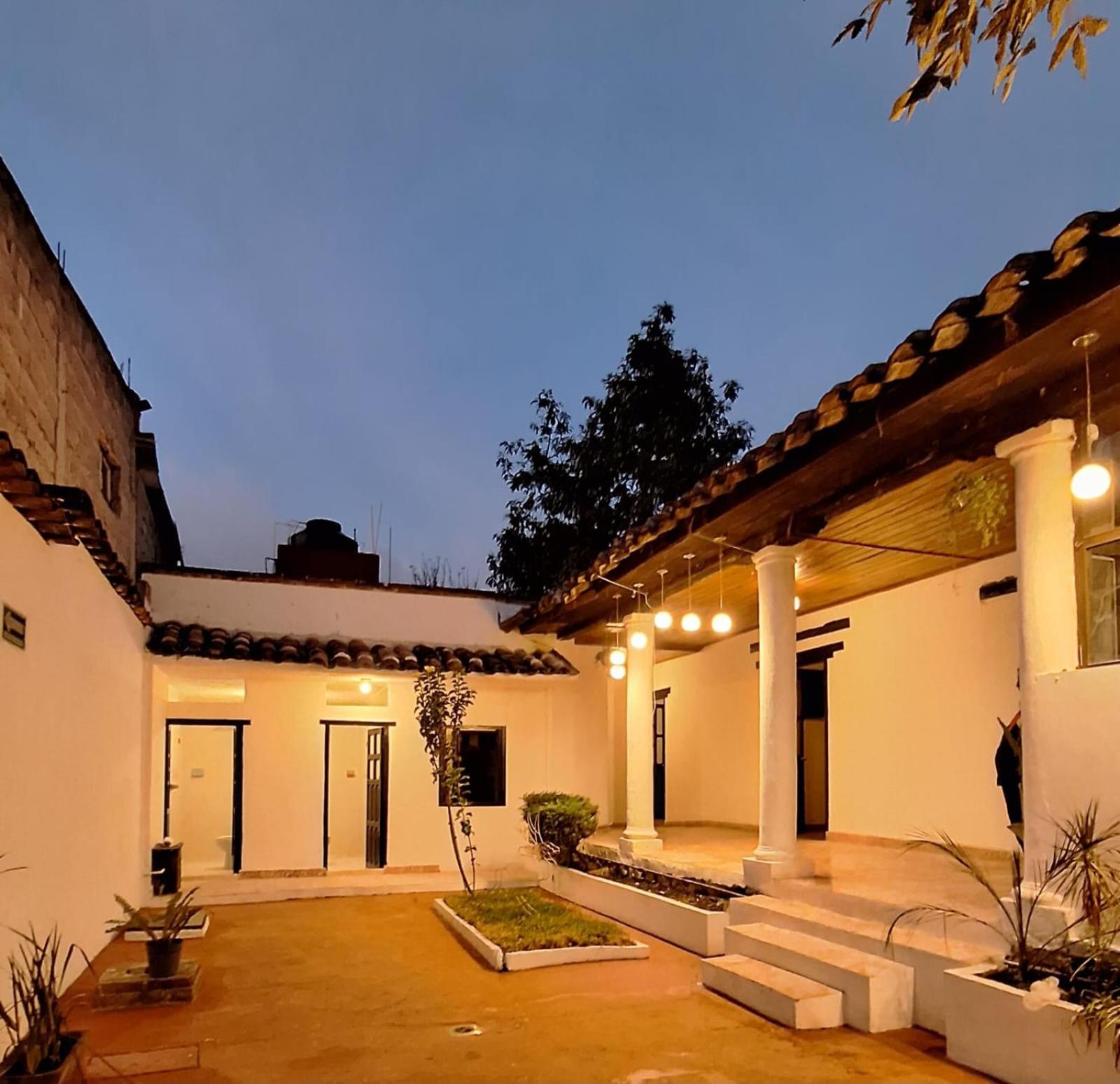 Seven-Bedroom House photo 3