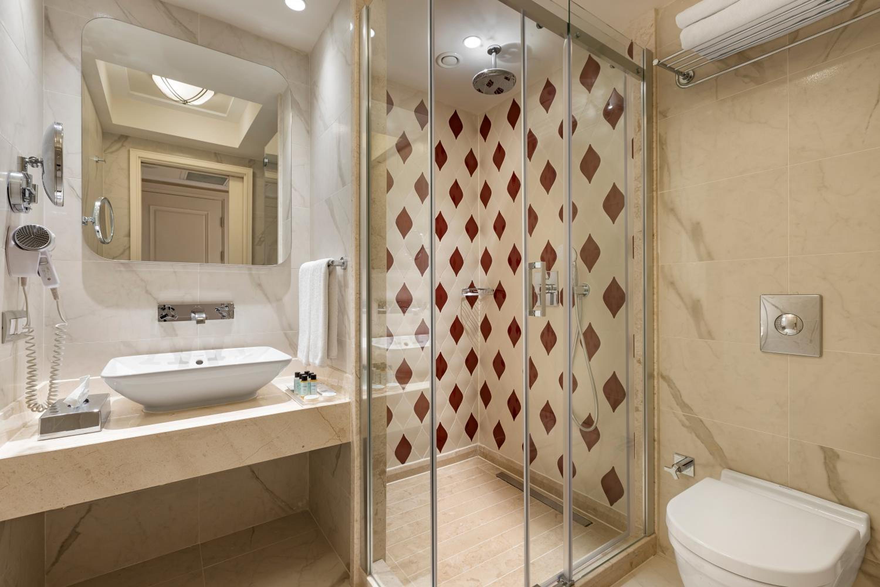 Deluxe Double Room thumbnail 5