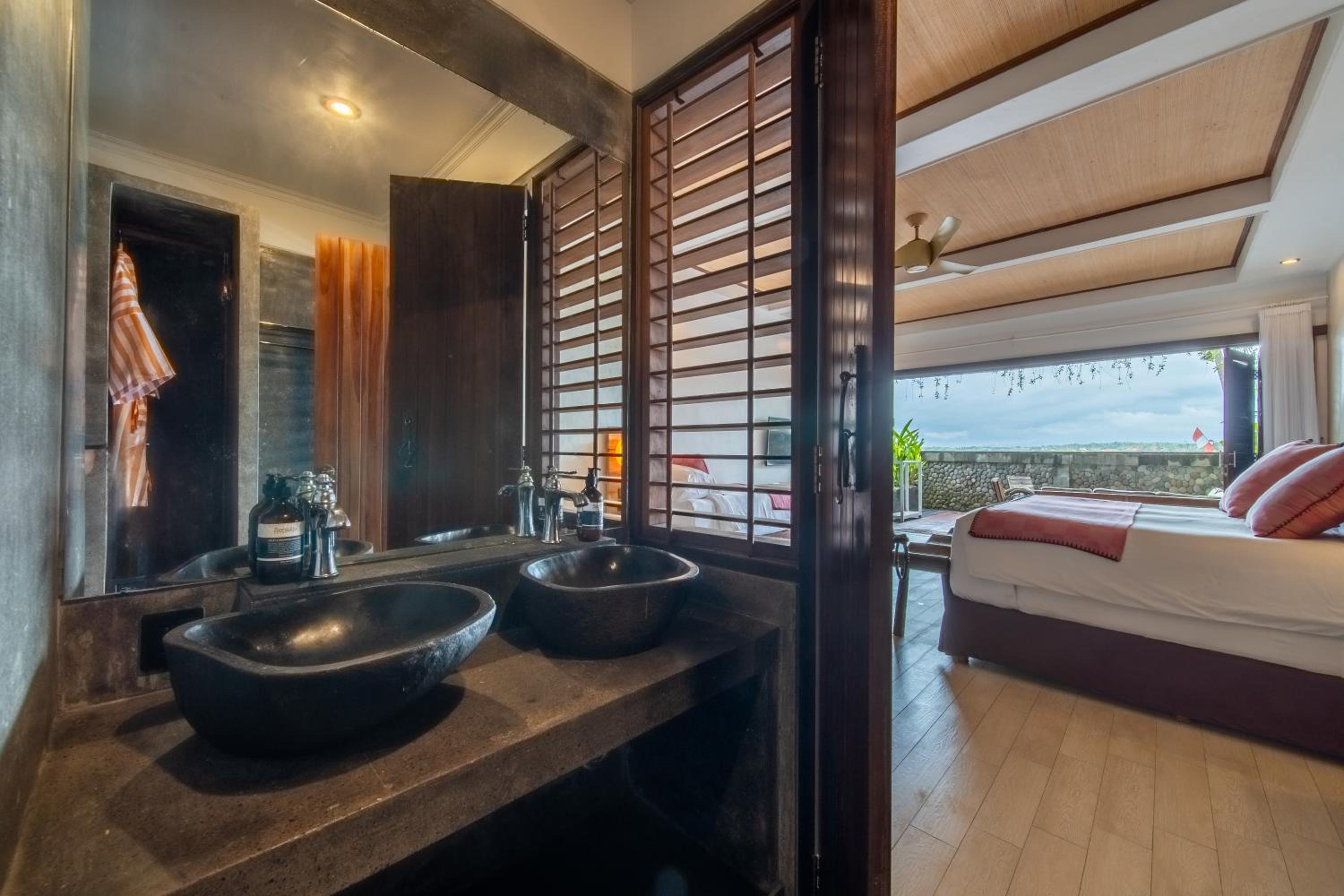 Family Suite with Ocean View - Photo 11
