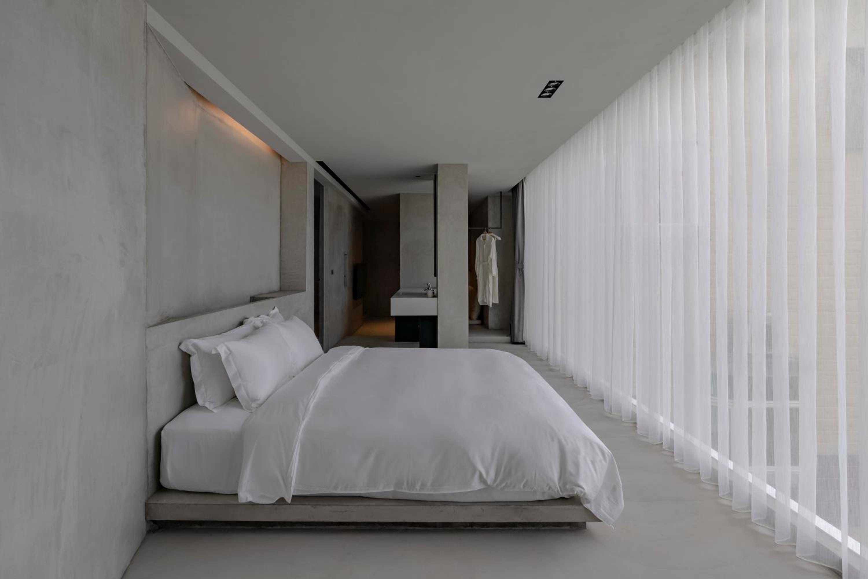 Deluxe King Room photo 1