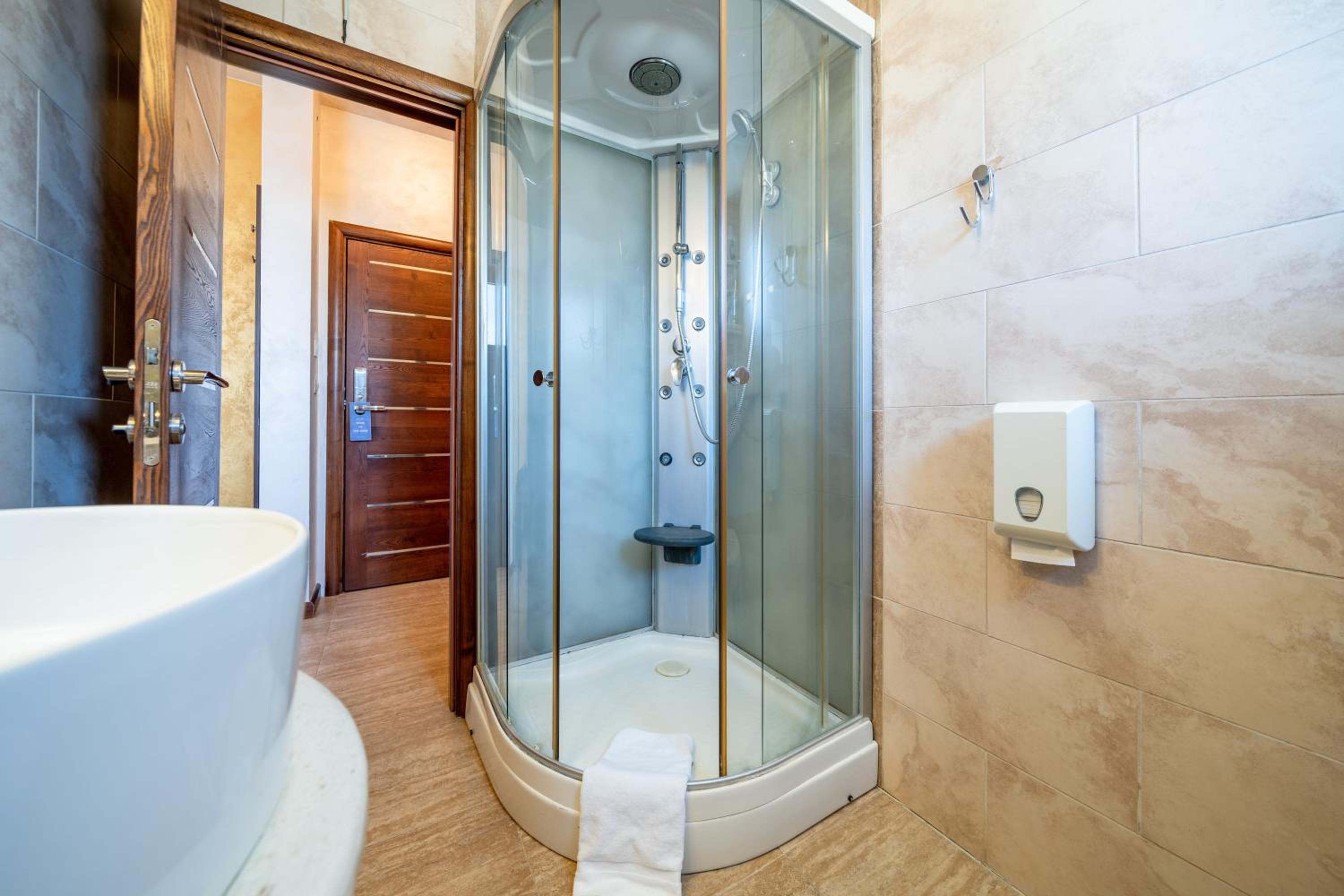 Double or Twin Room - Photo 3