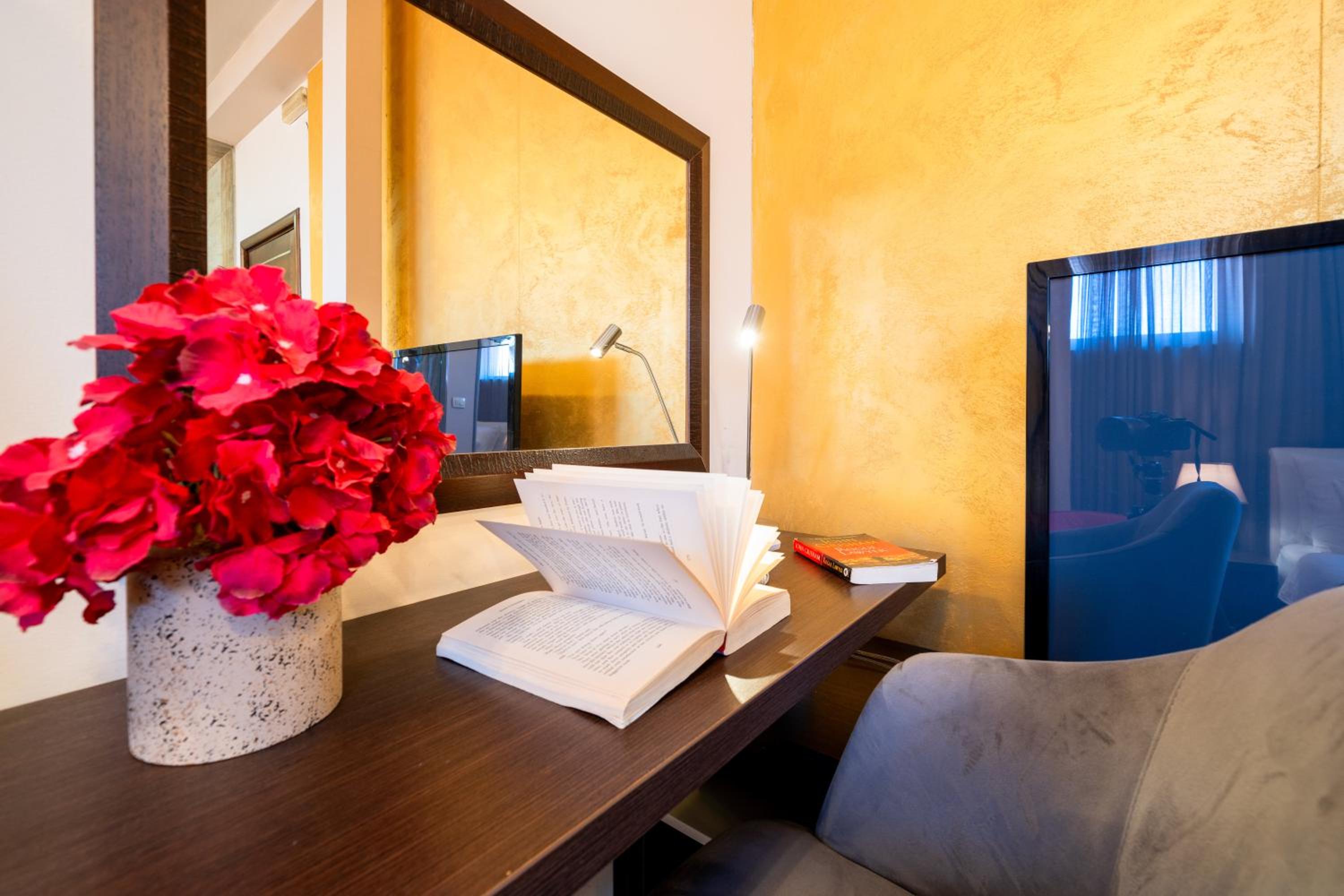 Double or Twin Room - Photo 6