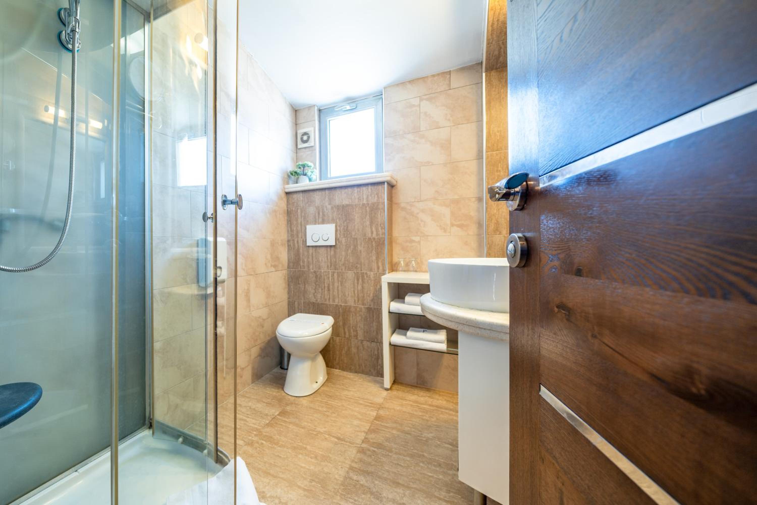 Double or Twin Room - Photo 2