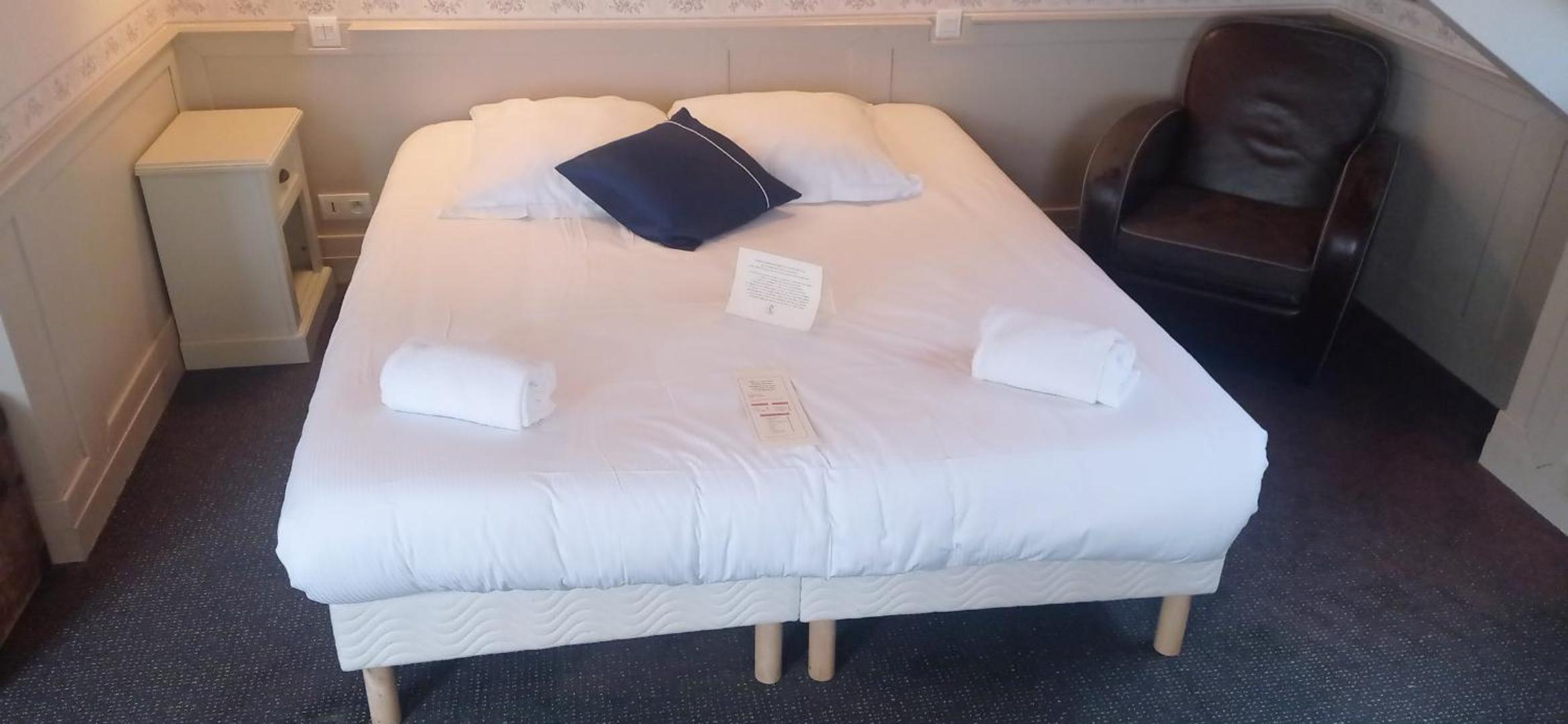 Double Room with Extra Bed - Photo 2