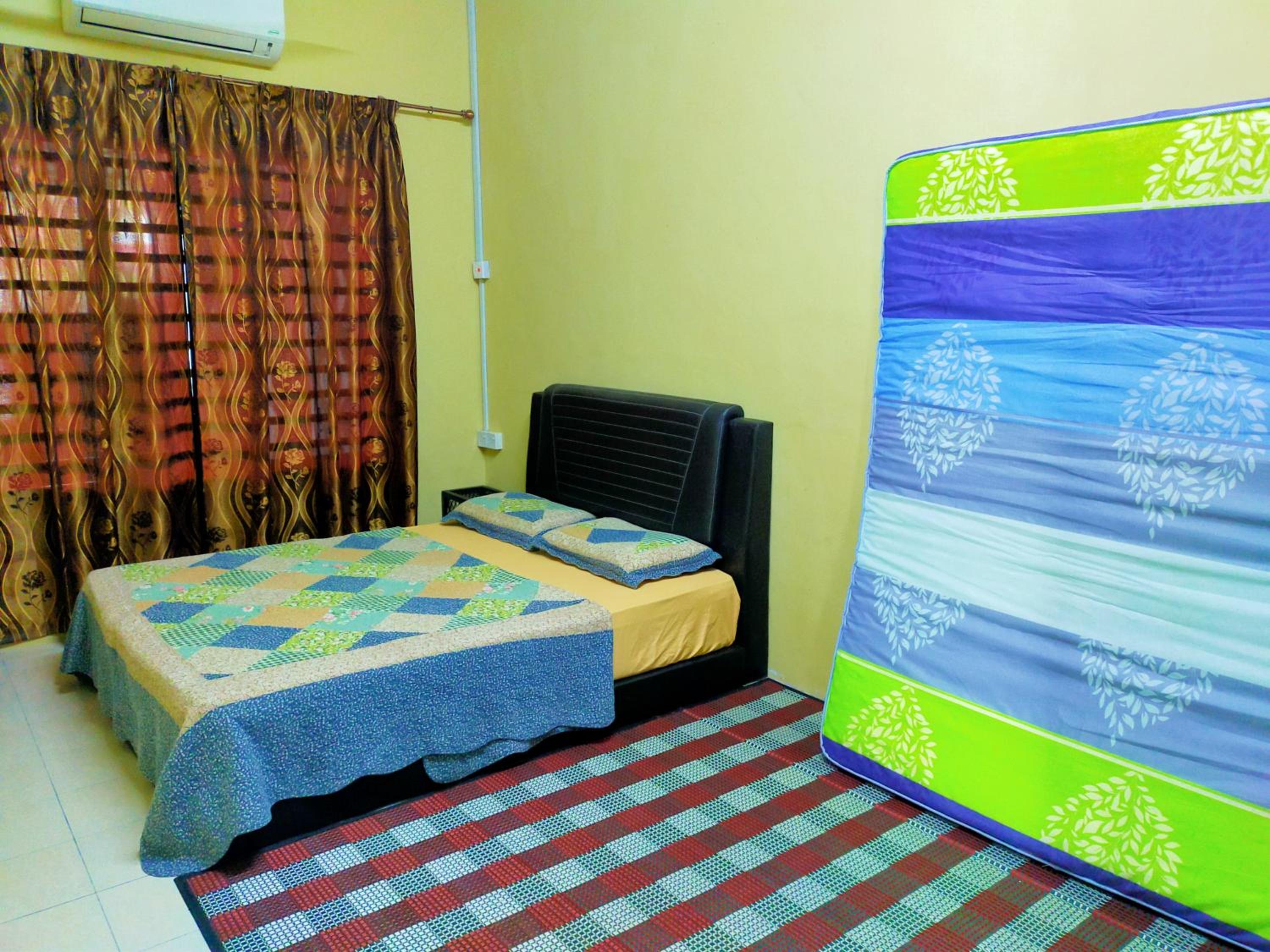 Three-Bedroom House photo 2