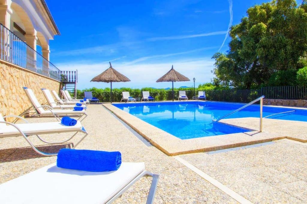 Villa photo 2