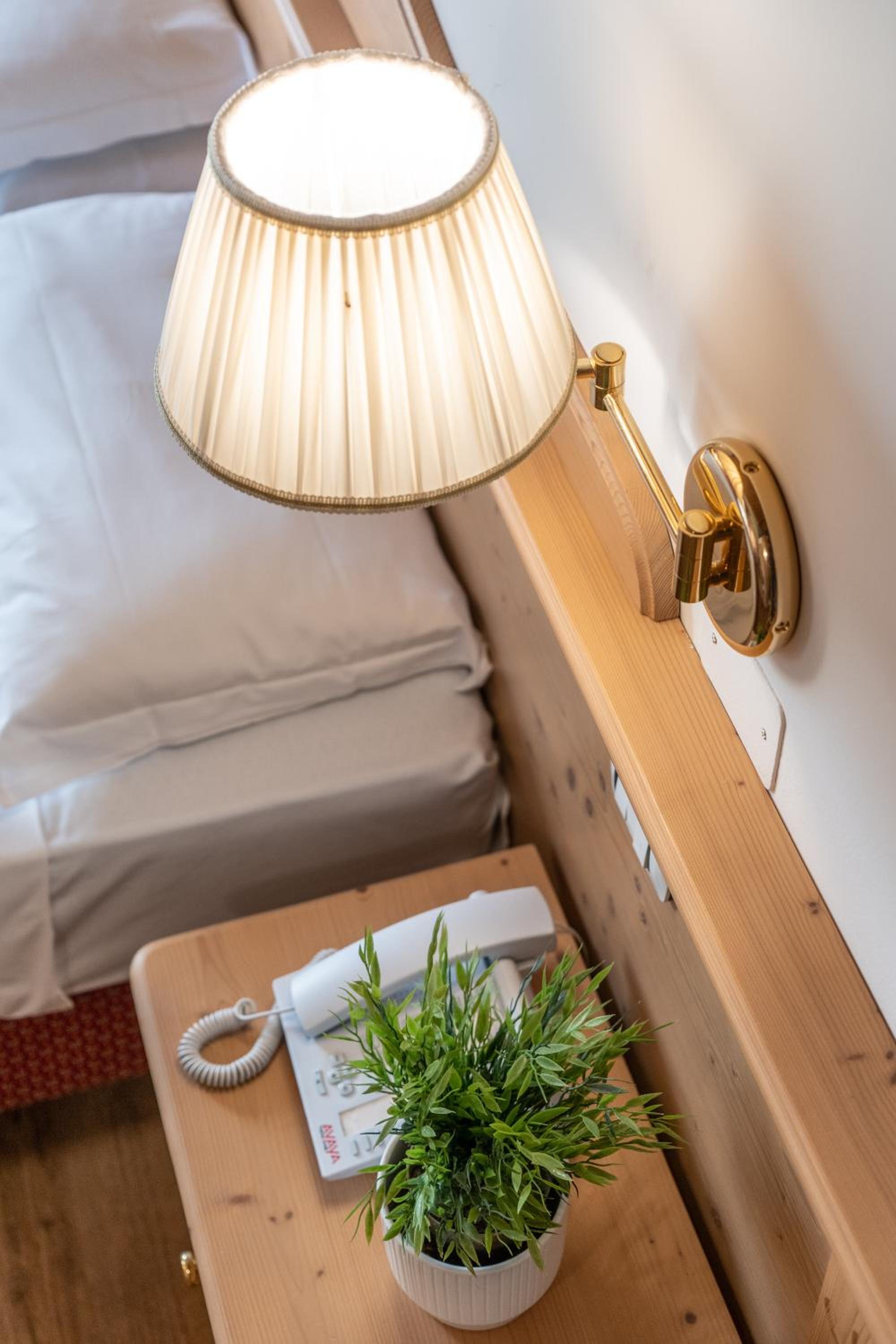 Double or Twin Room with Garden View - Photo 10