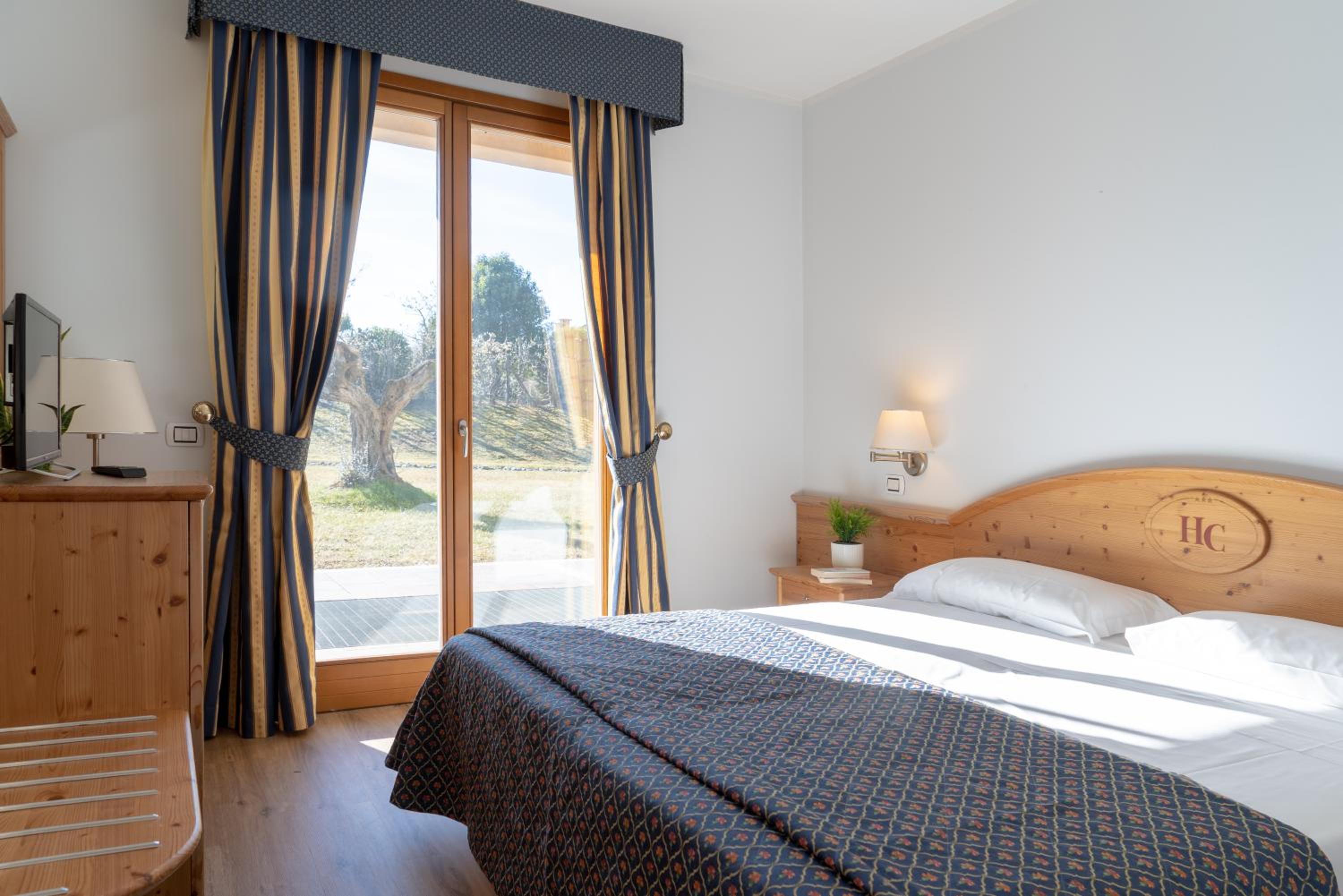 Double or Twin Room with Garden View - Photo 7