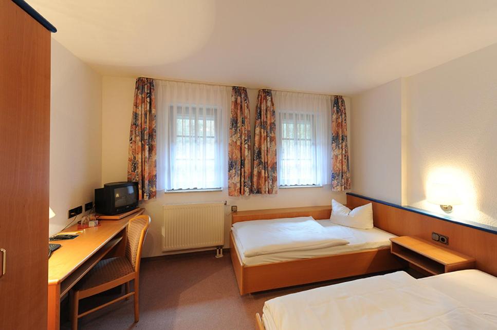 Twin Room with Shower