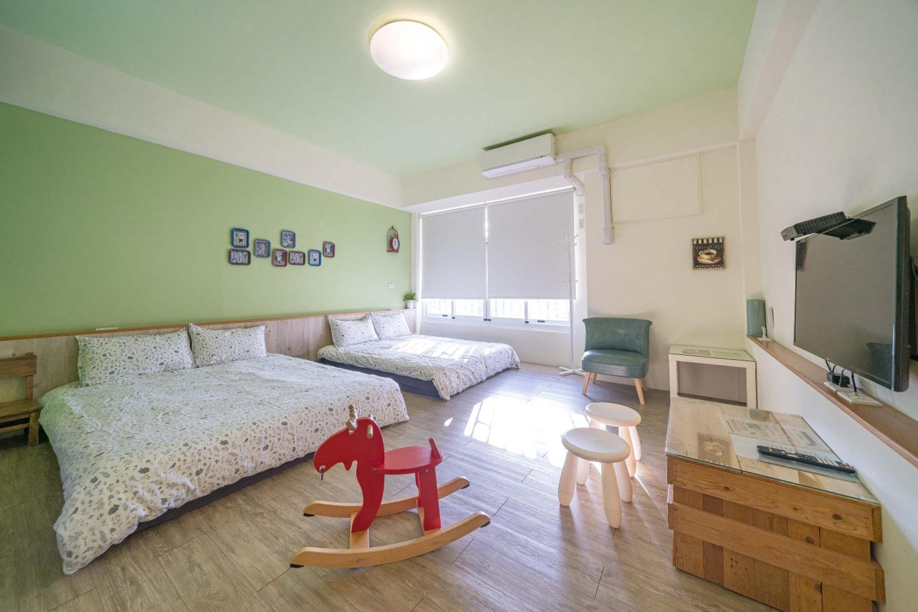 Quadruple Room with Private Bathroom photo 3