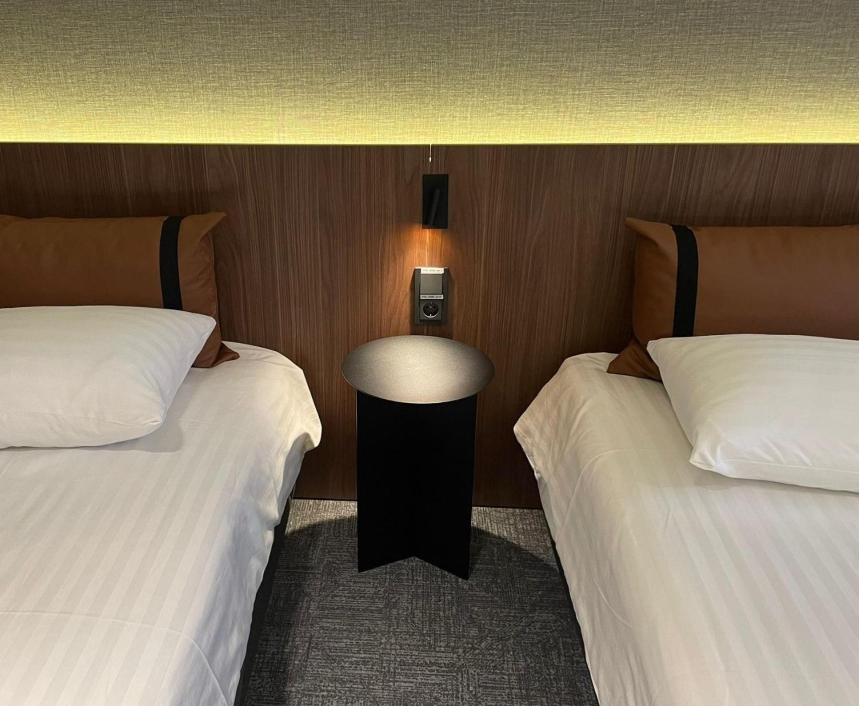 Large Twin Room - Photo 4