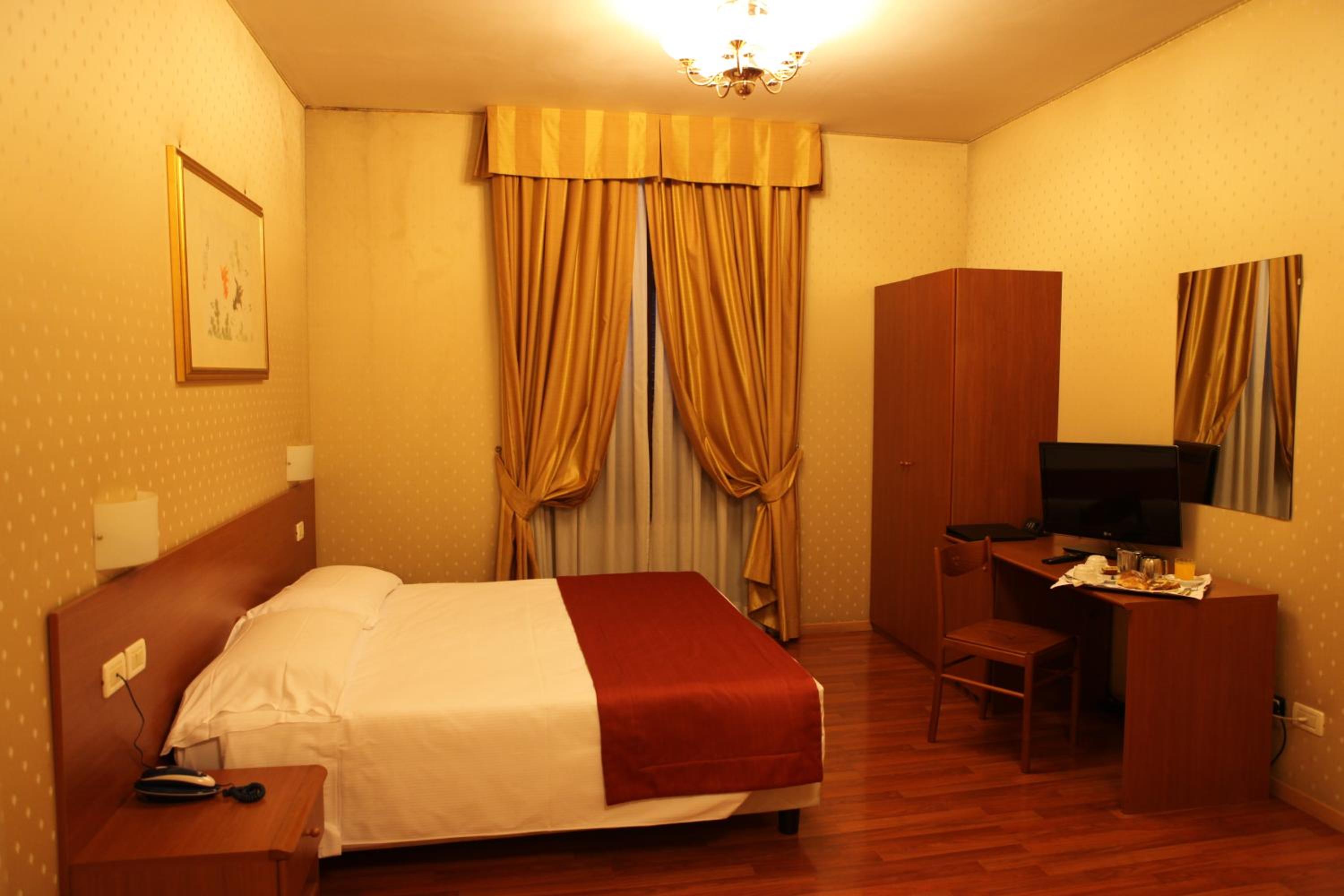 Hotel Flower Garden - Photo 14