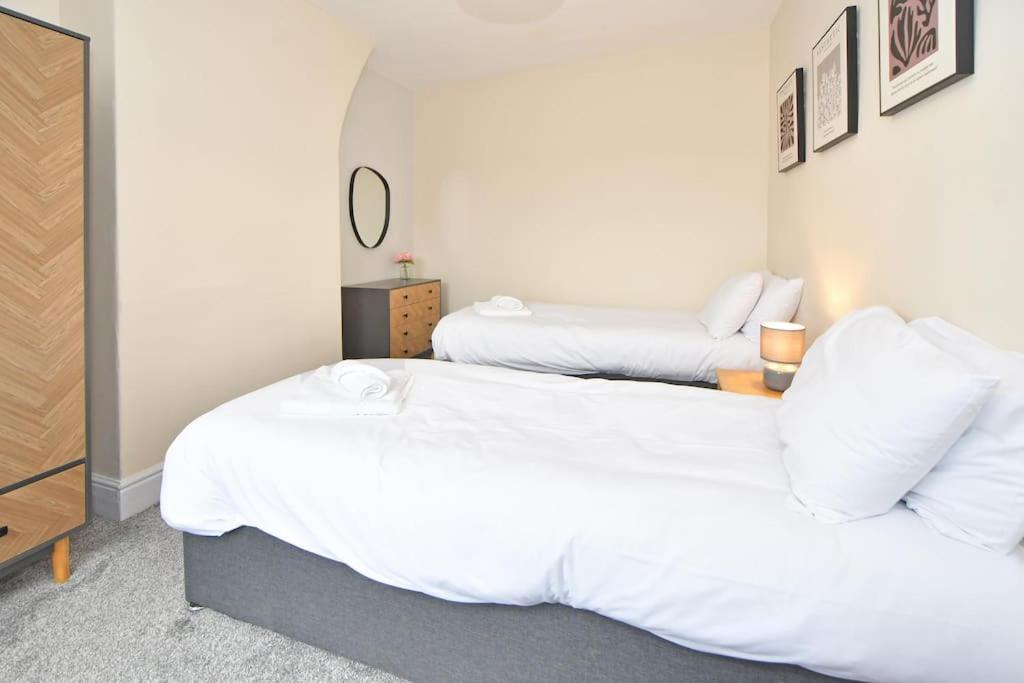 Three-Bedroom House photo 2