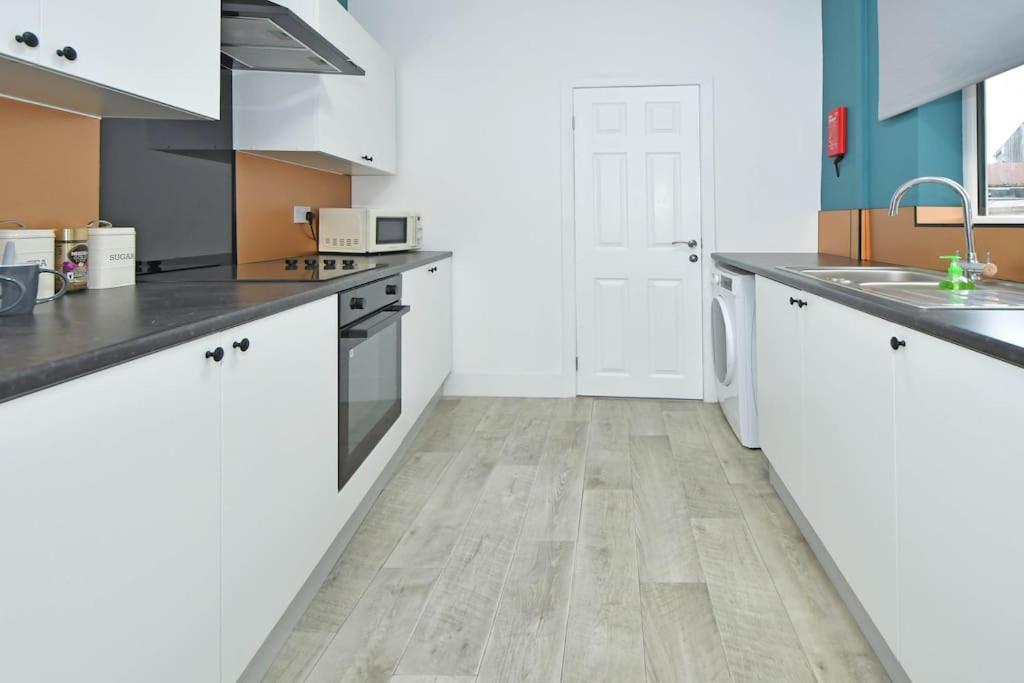 Three-Bedroom House photo 3