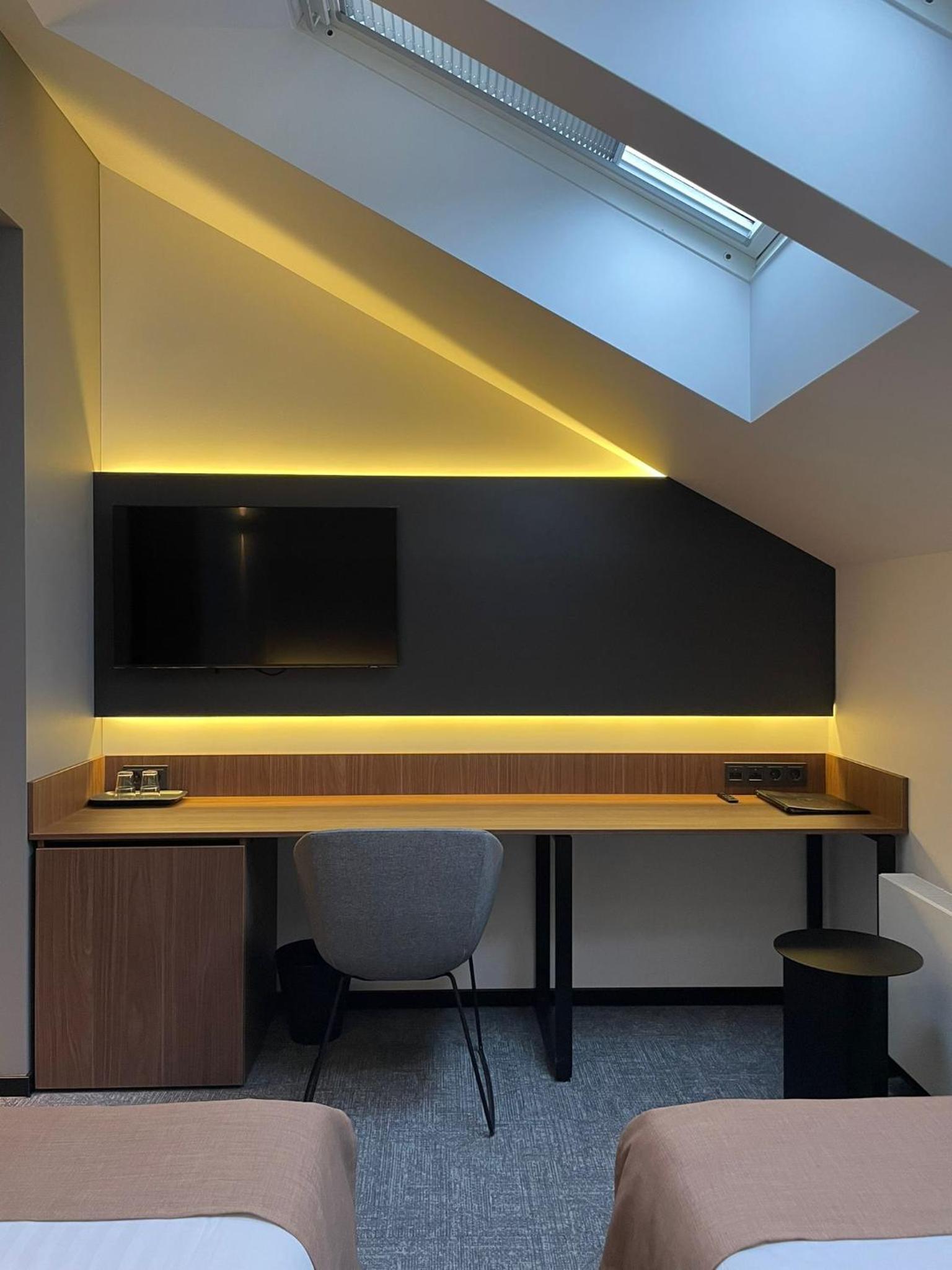 Twin Room - Attic - Photo 3
