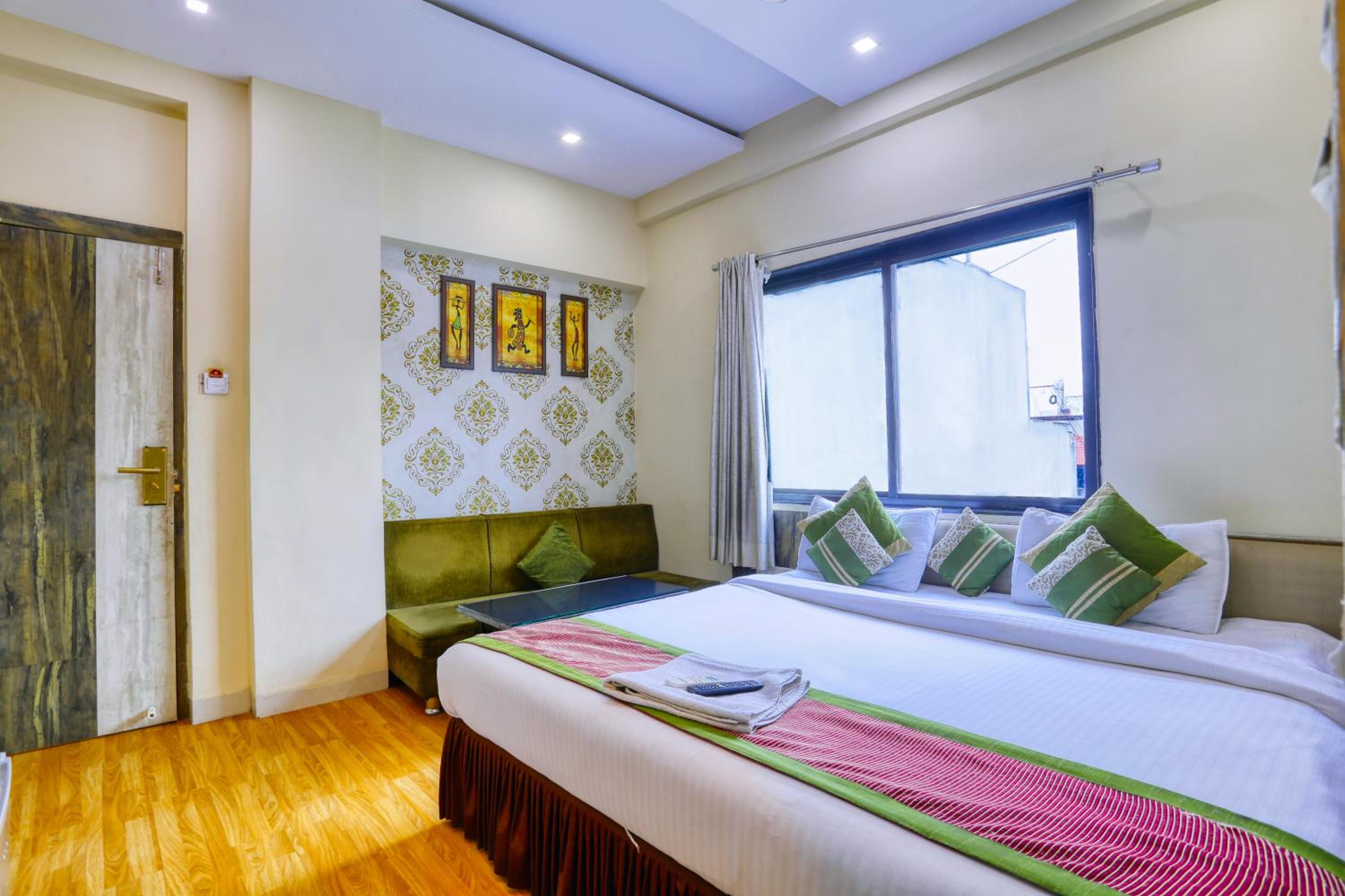 Deluxe Double or Twin Room - Photo 10