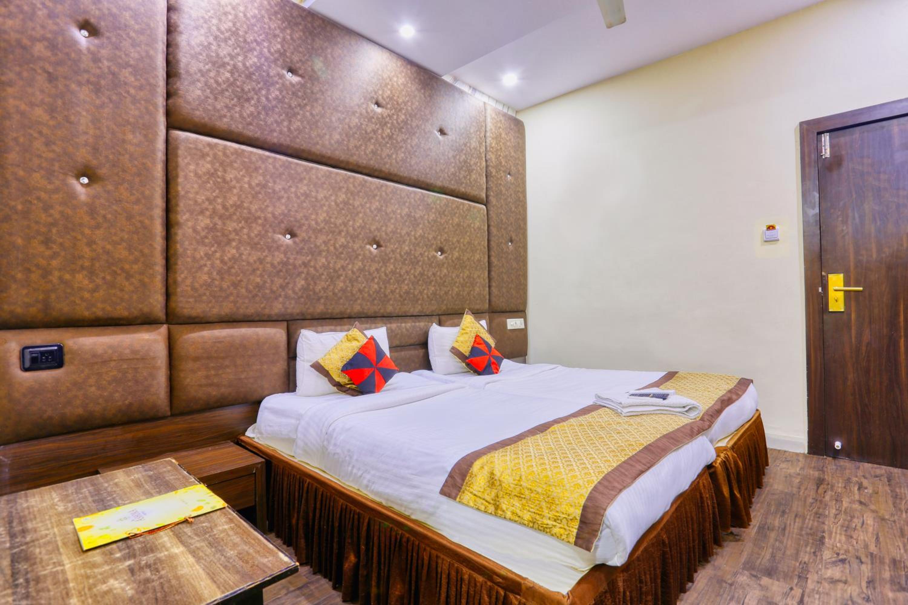 Deluxe Double or Twin Room - Photo 9