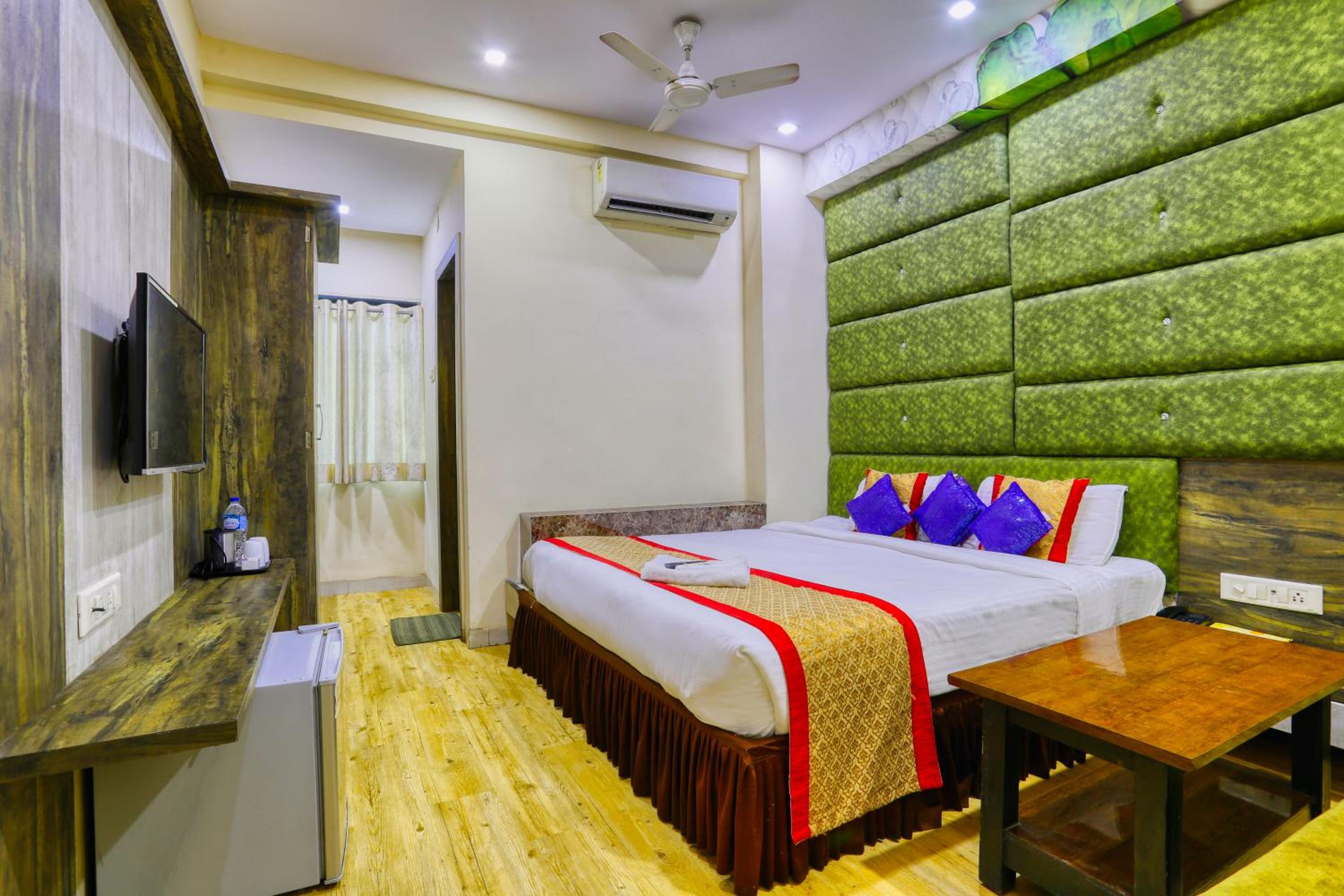 Deluxe Double or Twin Room - Photo 11