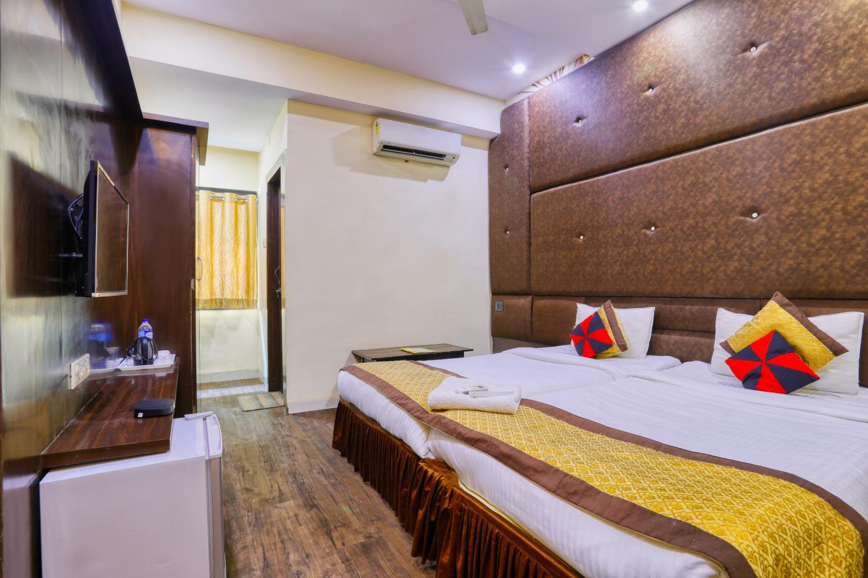 Deluxe Double or Twin Room - Photo 8