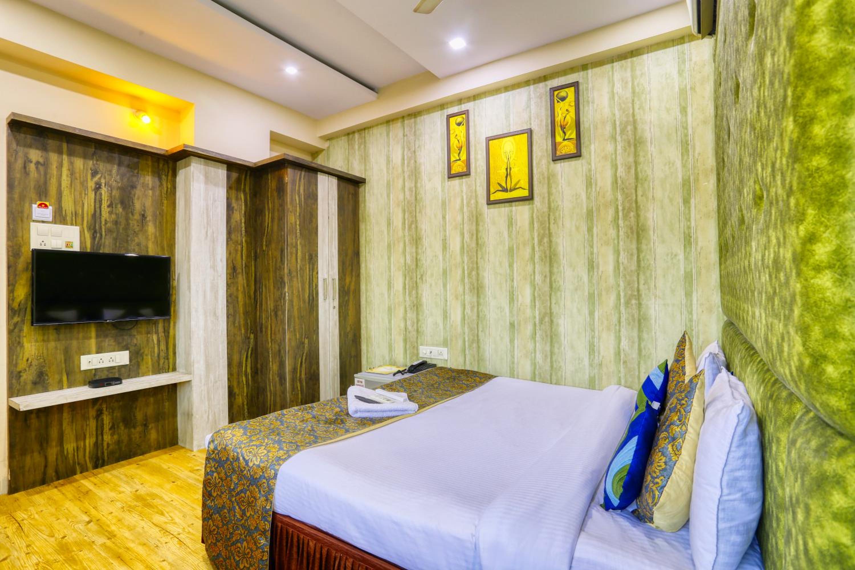 Deluxe Double or Twin Room - Photo 13