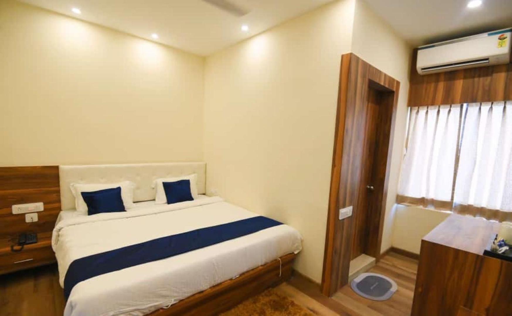 Deluxe Room - Photo 3
