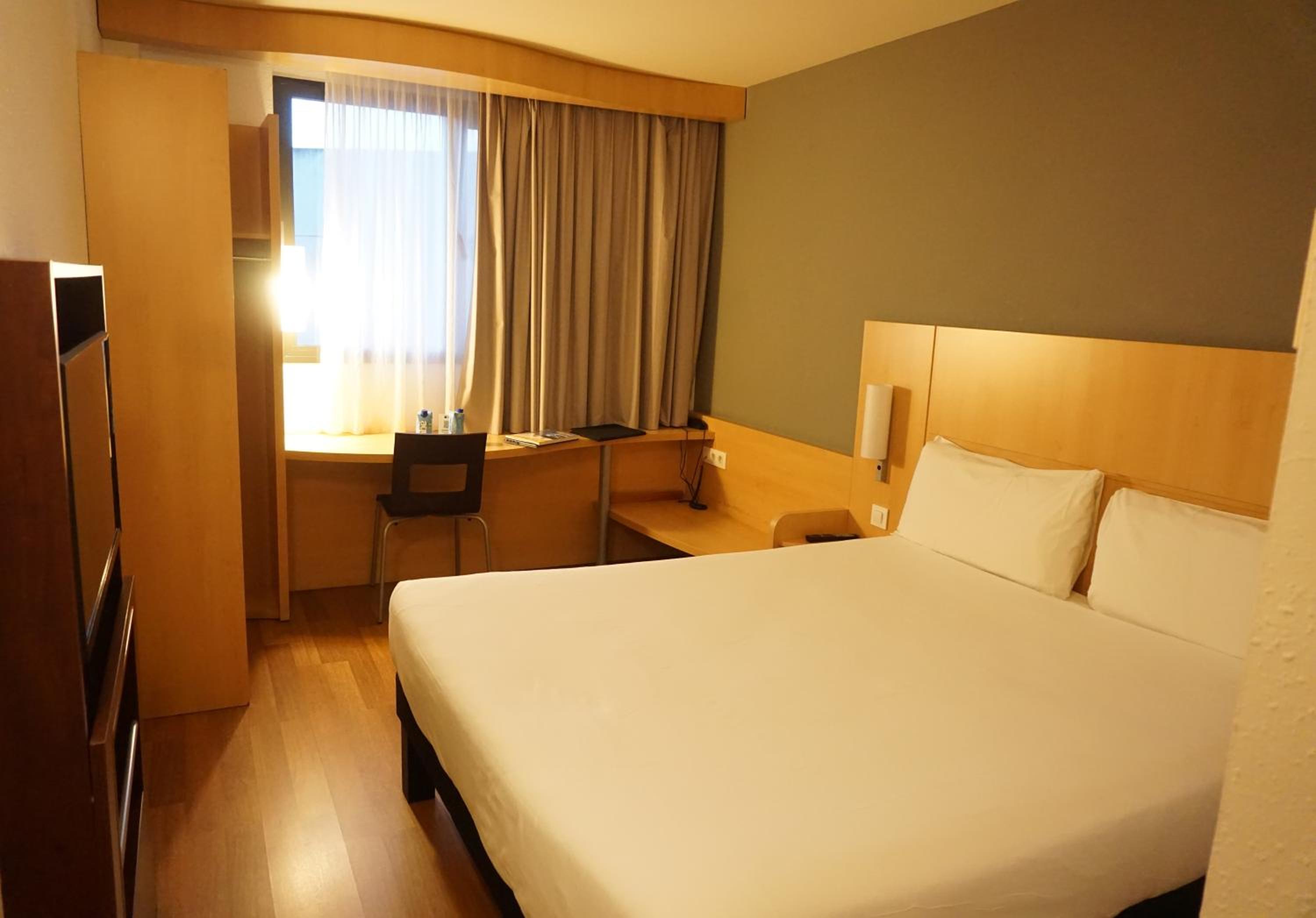 Standard Double Room - Photo 8