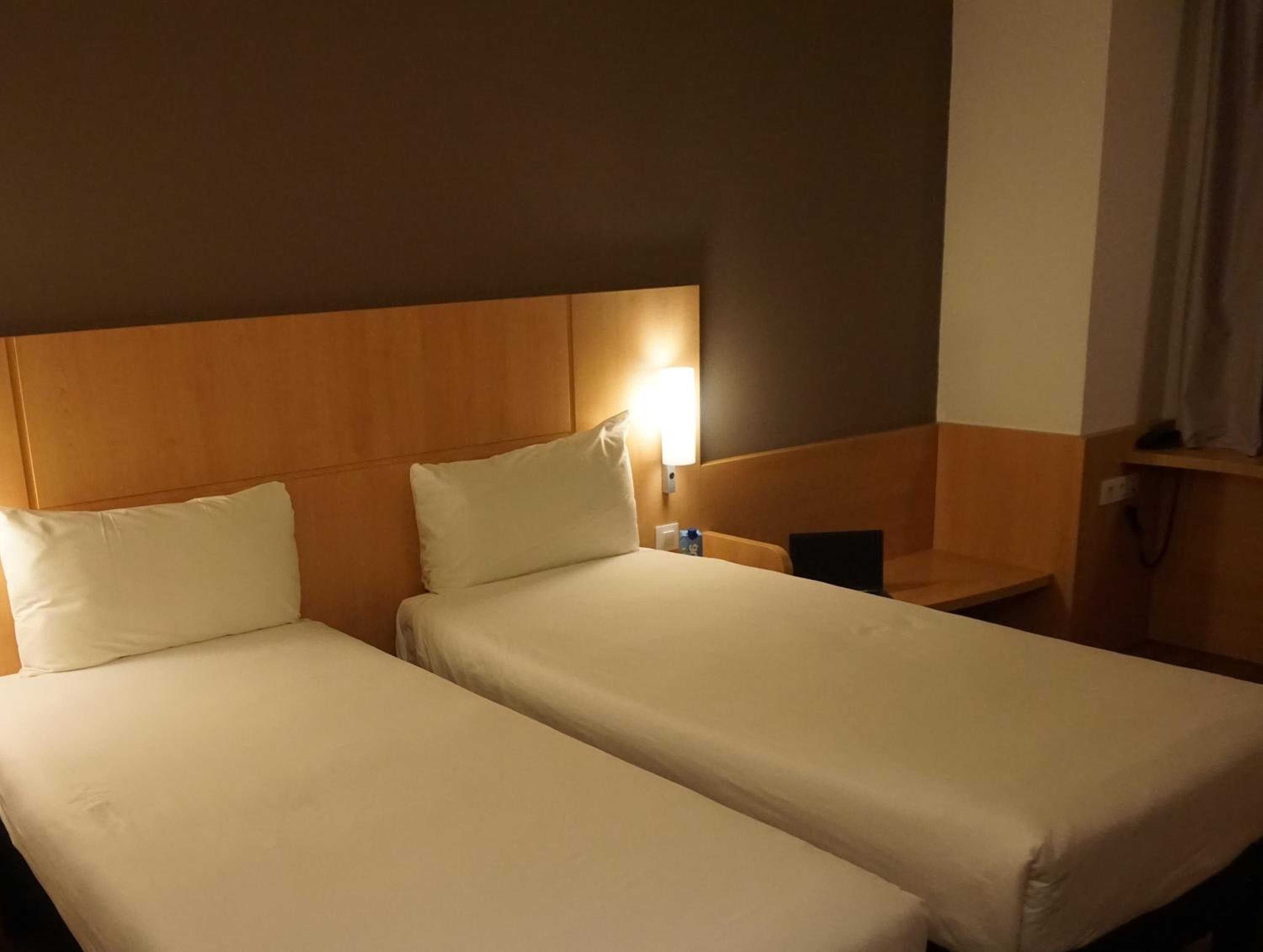 Standard Twin Room - Photo 2