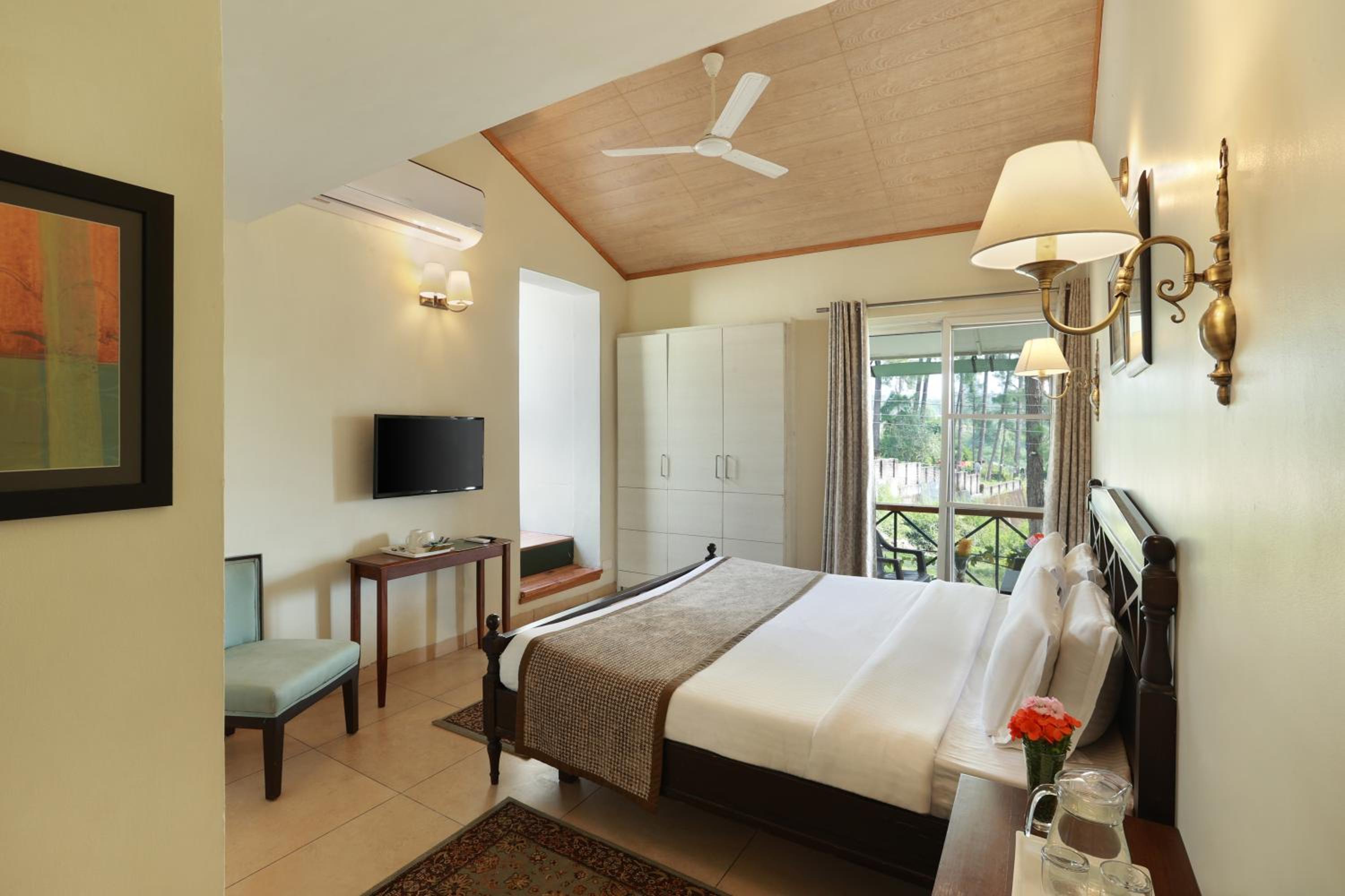 Family Suite with anytime breakfast, 24*7 butler Service & Flexible check in & check out (Subject to availability) photo 1
